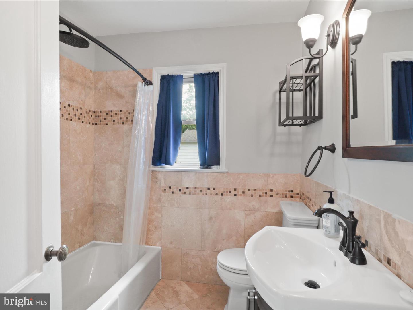 7533 HOLLINDALE, ALEXANDRIA, Virginia 22306, 4 Bedrooms Bedrooms, 7 Rooms Rooms,2 BathroomsBathrooms,Residential,For sale,7533 HOLLINDALE,VAFX2265580 MLS # VAFX2265580