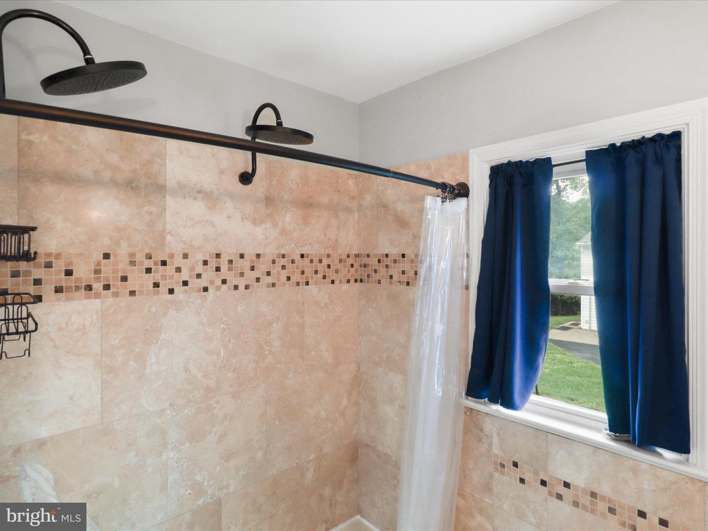 7533 HOLLINDALE, ALEXANDRIA, Virginia 22306, 4 Bedrooms Bedrooms, 7 Rooms Rooms,2 BathroomsBathrooms,Residential,For sale,7533 HOLLINDALE,VAFX2265580 MLS # VAFX2265580