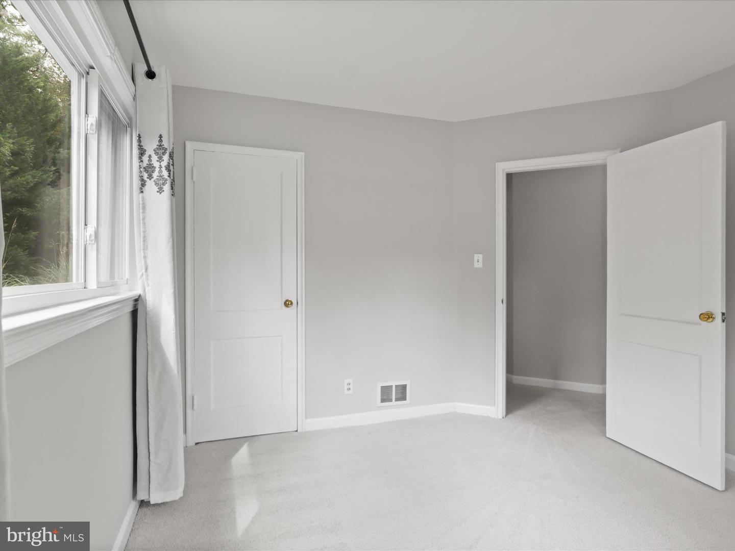 7533 HOLLINDALE, ALEXANDRIA, Virginia 22306, 4 Bedrooms Bedrooms, 7 Rooms Rooms,2 BathroomsBathrooms,Residential,For sale,7533 HOLLINDALE,VAFX2265580 MLS # VAFX2265580