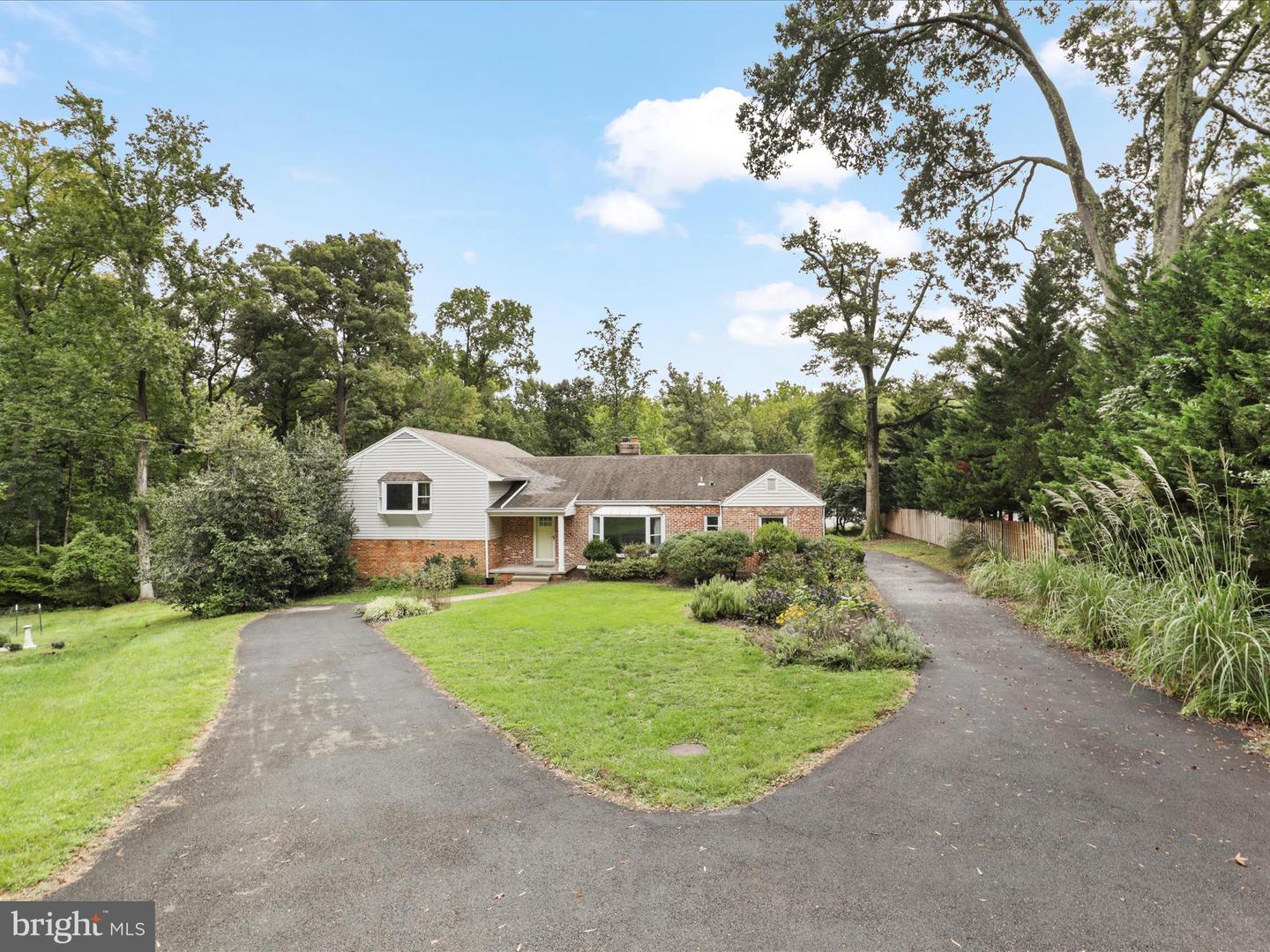7533 HOLLINDALE, ALEXANDRIA, Virginia 22306, 4 Bedrooms Bedrooms, 7 Rooms Rooms,2 BathroomsBathrooms,Residential,For sale,7533 HOLLINDALE,VAFX2265580 MLS # VAFX2265580