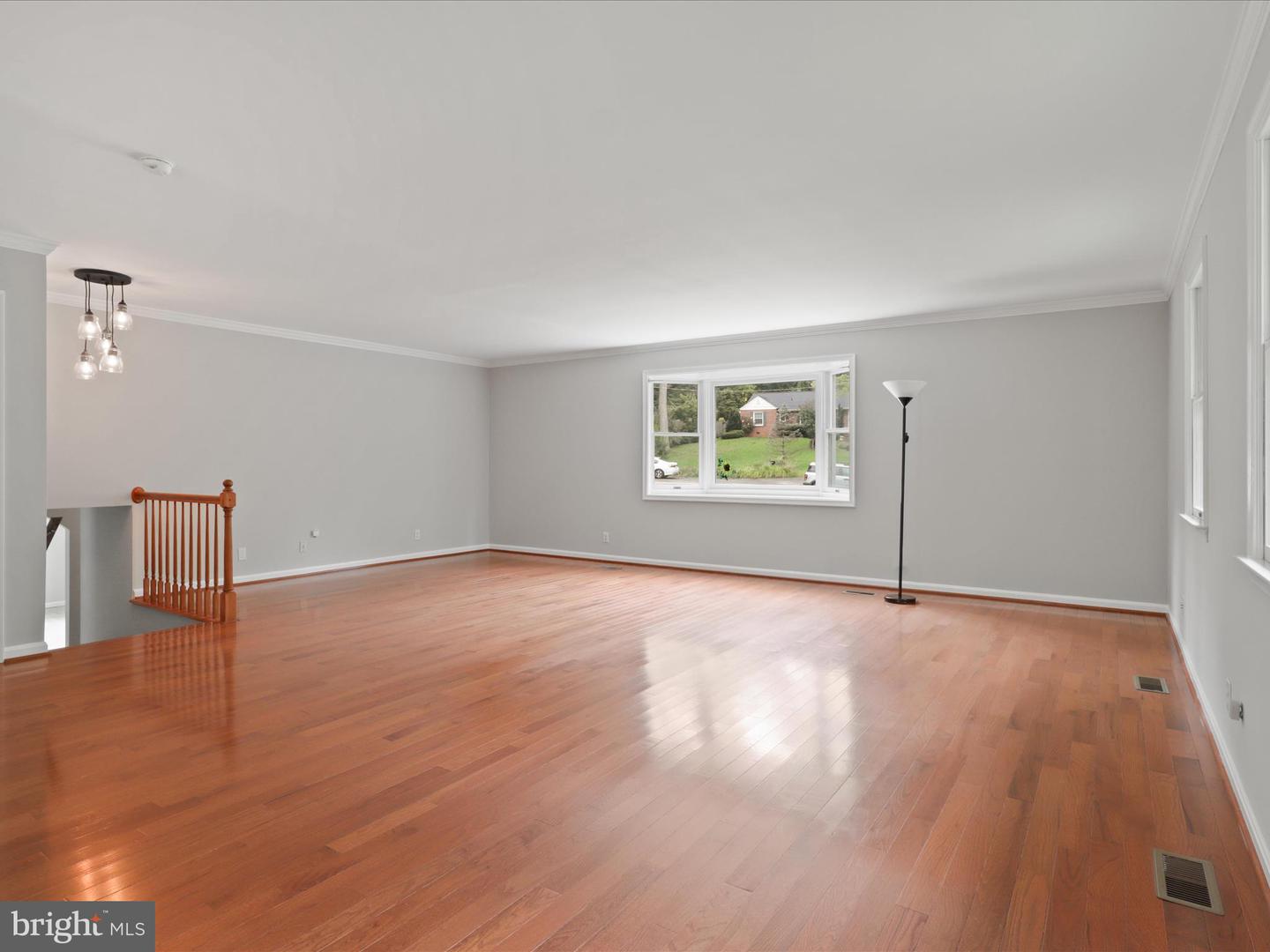 7533 HOLLINDALE, ALEXANDRIA, Virginia 22306, 4 Bedrooms Bedrooms, 7 Rooms Rooms,2 BathroomsBathrooms,Residential,For sale,7533 HOLLINDALE,VAFX2265580 MLS # VAFX2265580