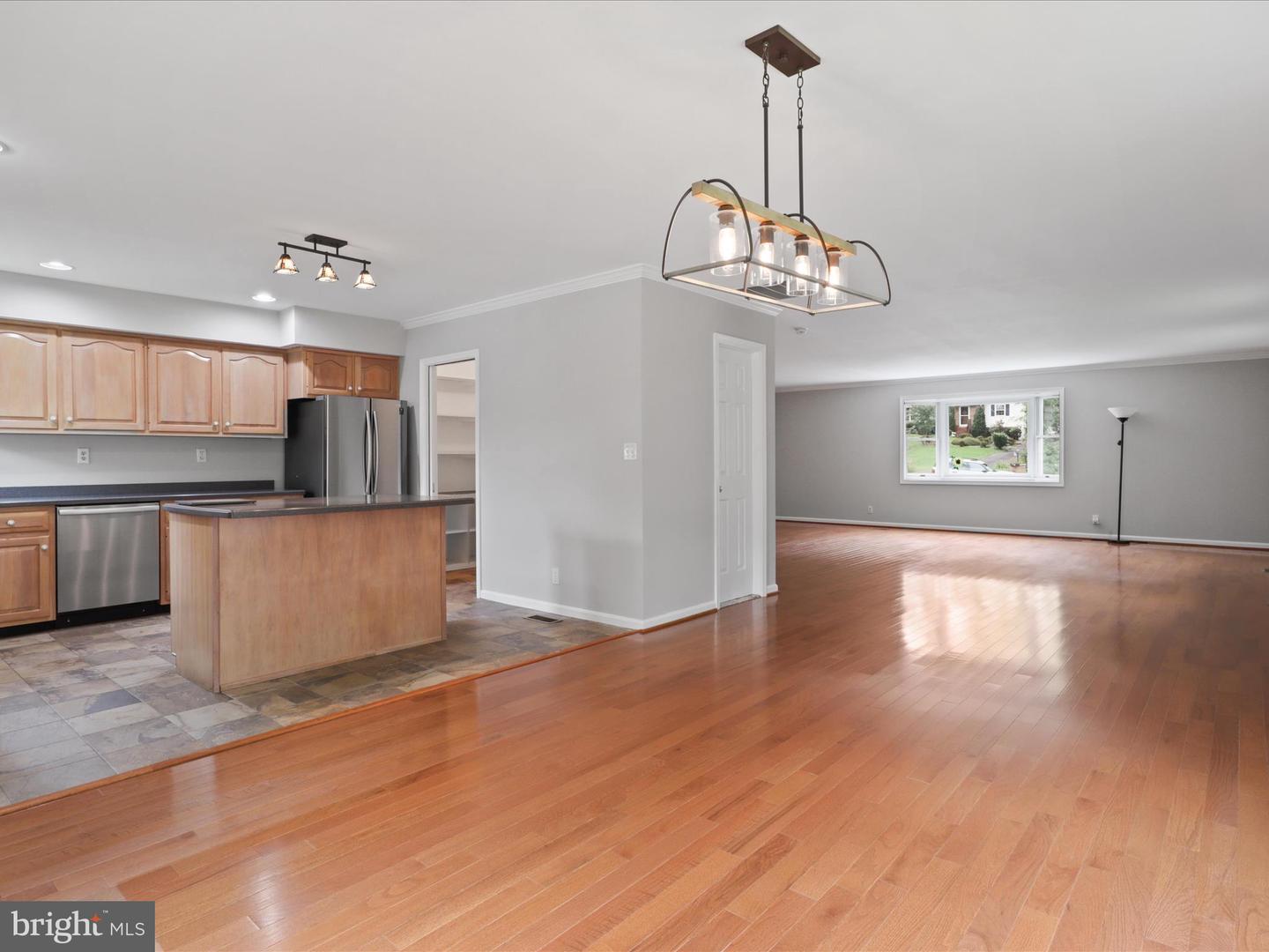 7533 HOLLINDALE, ALEXANDRIA, Virginia 22306, 4 Bedrooms Bedrooms, 7 Rooms Rooms,2 BathroomsBathrooms,Residential,For sale,7533 HOLLINDALE,VAFX2265580 MLS # VAFX2265580