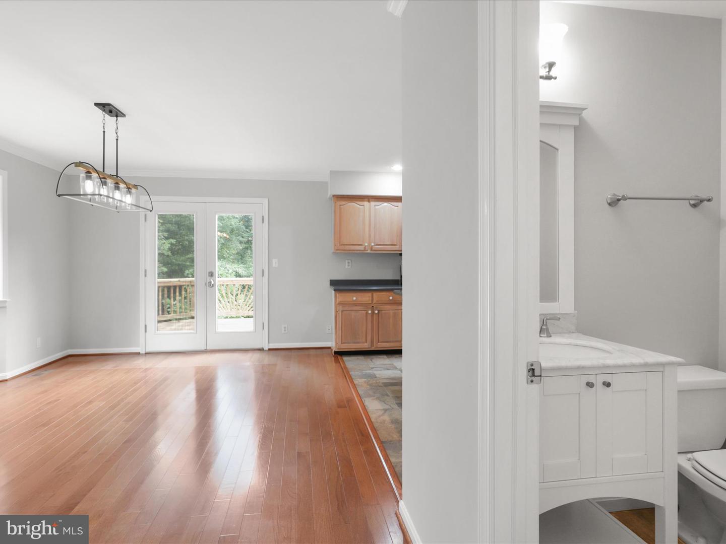 7533 HOLLINDALE, ALEXANDRIA, Virginia 22306, 4 Bedrooms Bedrooms, 7 Rooms Rooms,2 BathroomsBathrooms,Residential,For sale,7533 HOLLINDALE,VAFX2265580 MLS # VAFX2265580