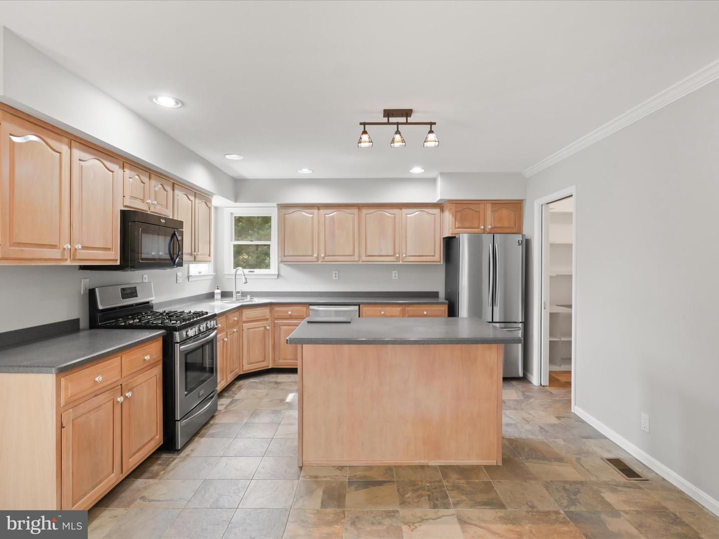 7533 HOLLINDALE, ALEXANDRIA, Virginia 22306, 4 Bedrooms Bedrooms, 7 Rooms Rooms,2 BathroomsBathrooms,Residential,For sale,7533 HOLLINDALE,VAFX2265580 MLS # VAFX2265580