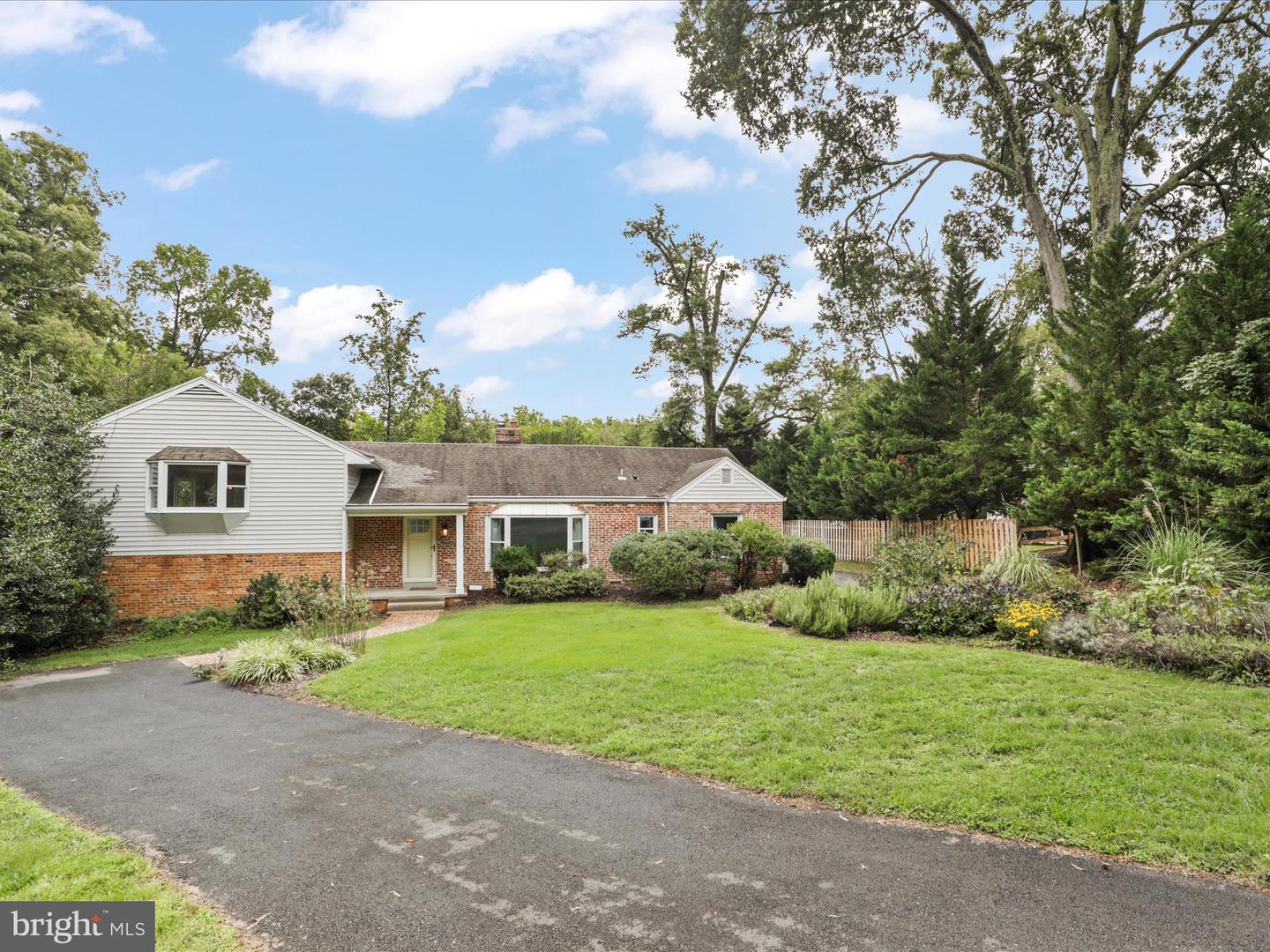 7533 HOLLINDALE, ALEXANDRIA, Virginia 22306, 4 Bedrooms Bedrooms, 7 Rooms Rooms,2 BathroomsBathrooms,Residential,For sale,7533 HOLLINDALE,VAFX2265580 MLS # VAFX2265580