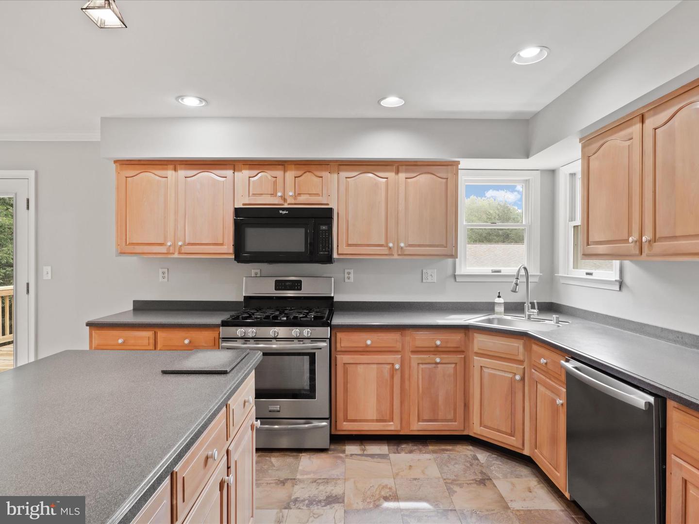 7533 HOLLINDALE, ALEXANDRIA, Virginia 22306, 4 Bedrooms Bedrooms, 7 Rooms Rooms,2 BathroomsBathrooms,Residential,For sale,7533 HOLLINDALE,VAFX2265580 MLS # VAFX2265580