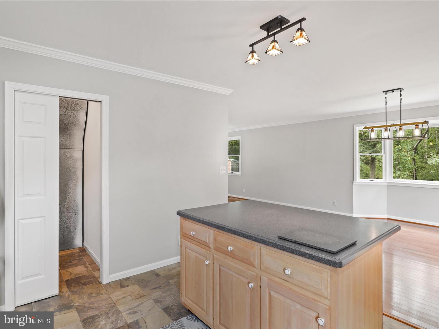 7533 HOLLINDALE, ALEXANDRIA, Virginia 22306, 4 Bedrooms Bedrooms, 7 Rooms Rooms,2 BathroomsBathrooms,Residential,For sale,7533 HOLLINDALE,VAFX2265580 MLS # VAFX2265580