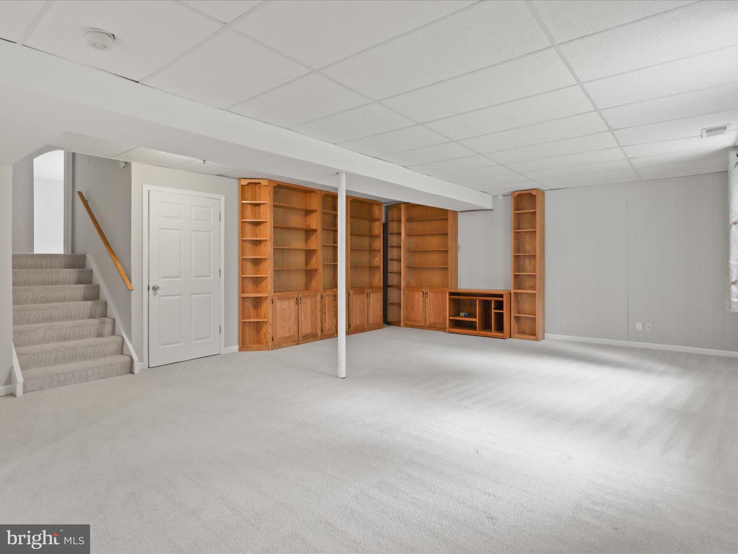 7533 HOLLINDALE, ALEXANDRIA, Virginia 22306, 4 Bedrooms Bedrooms, 7 Rooms Rooms,2 BathroomsBathrooms,Residential,For sale,7533 HOLLINDALE,VAFX2265580 MLS # VAFX2265580