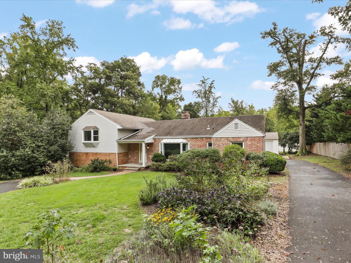 7533 HOLLINDALE, ALEXANDRIA, Virginia 22306, 4 Bedrooms Bedrooms, 7 Rooms Rooms,2 BathroomsBathrooms,Residential,For sale,7533 HOLLINDALE,VAFX2265580 MLS # VAFX2265580