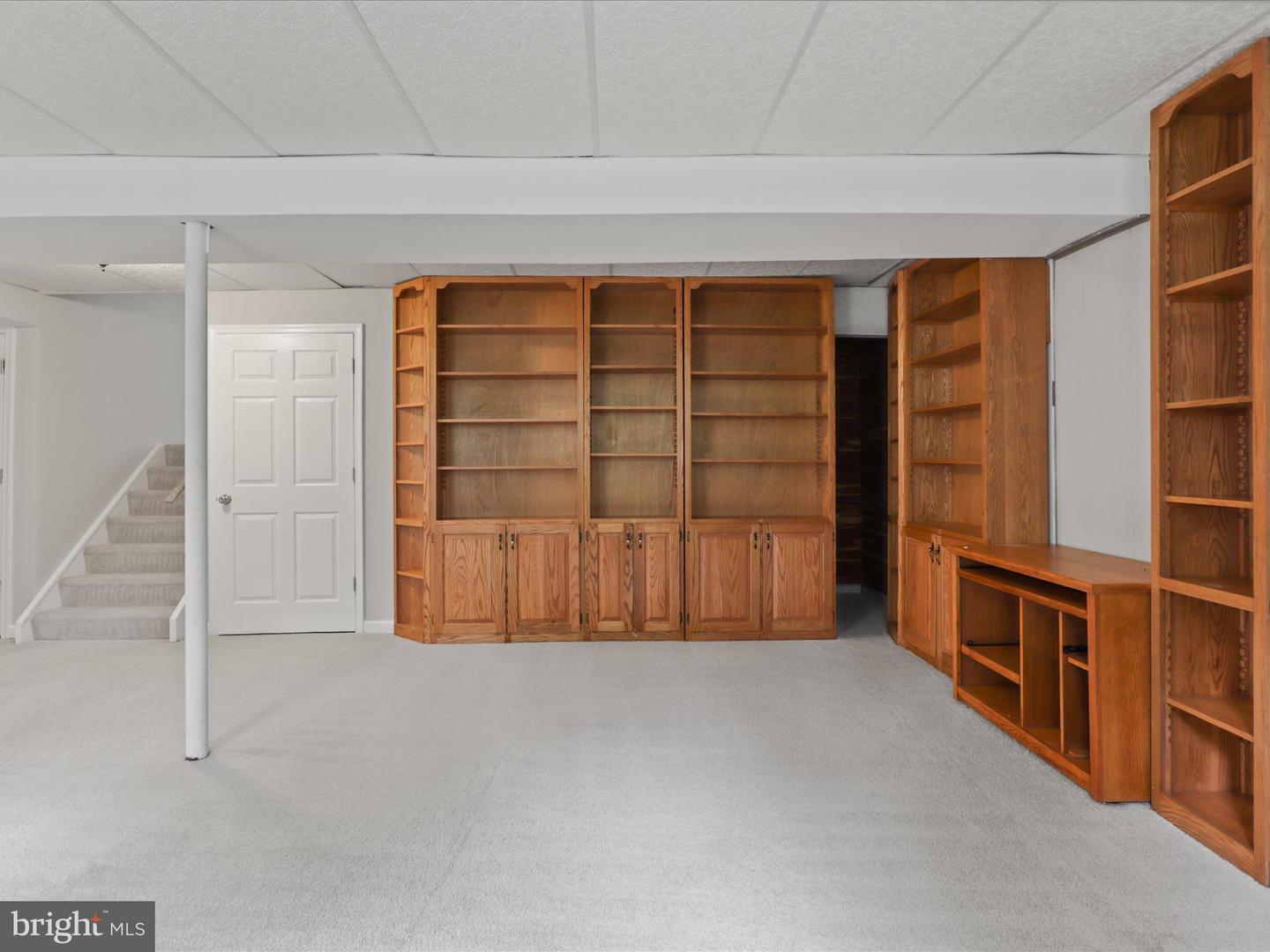 7533 HOLLINDALE, ALEXANDRIA, Virginia 22306, 4 Bedrooms Bedrooms, 7 Rooms Rooms,2 BathroomsBathrooms,Residential,For sale,7533 HOLLINDALE,VAFX2265580 MLS # VAFX2265580