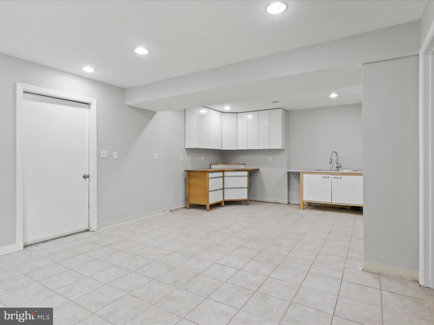 7533 HOLLINDALE, ALEXANDRIA, Virginia 22306, 4 Bedrooms Bedrooms, 7 Rooms Rooms,2 BathroomsBathrooms,Residential,For sale,7533 HOLLINDALE,VAFX2265580 MLS # VAFX2265580