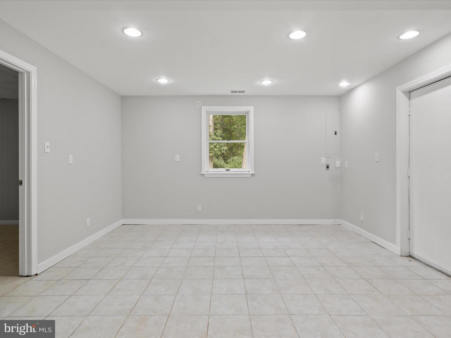 7533 HOLLINDALE, ALEXANDRIA, Virginia 22306, 4 Bedrooms Bedrooms, 7 Rooms Rooms,2 BathroomsBathrooms,Residential,For sale,7533 HOLLINDALE,VAFX2265580 MLS # VAFX2265580