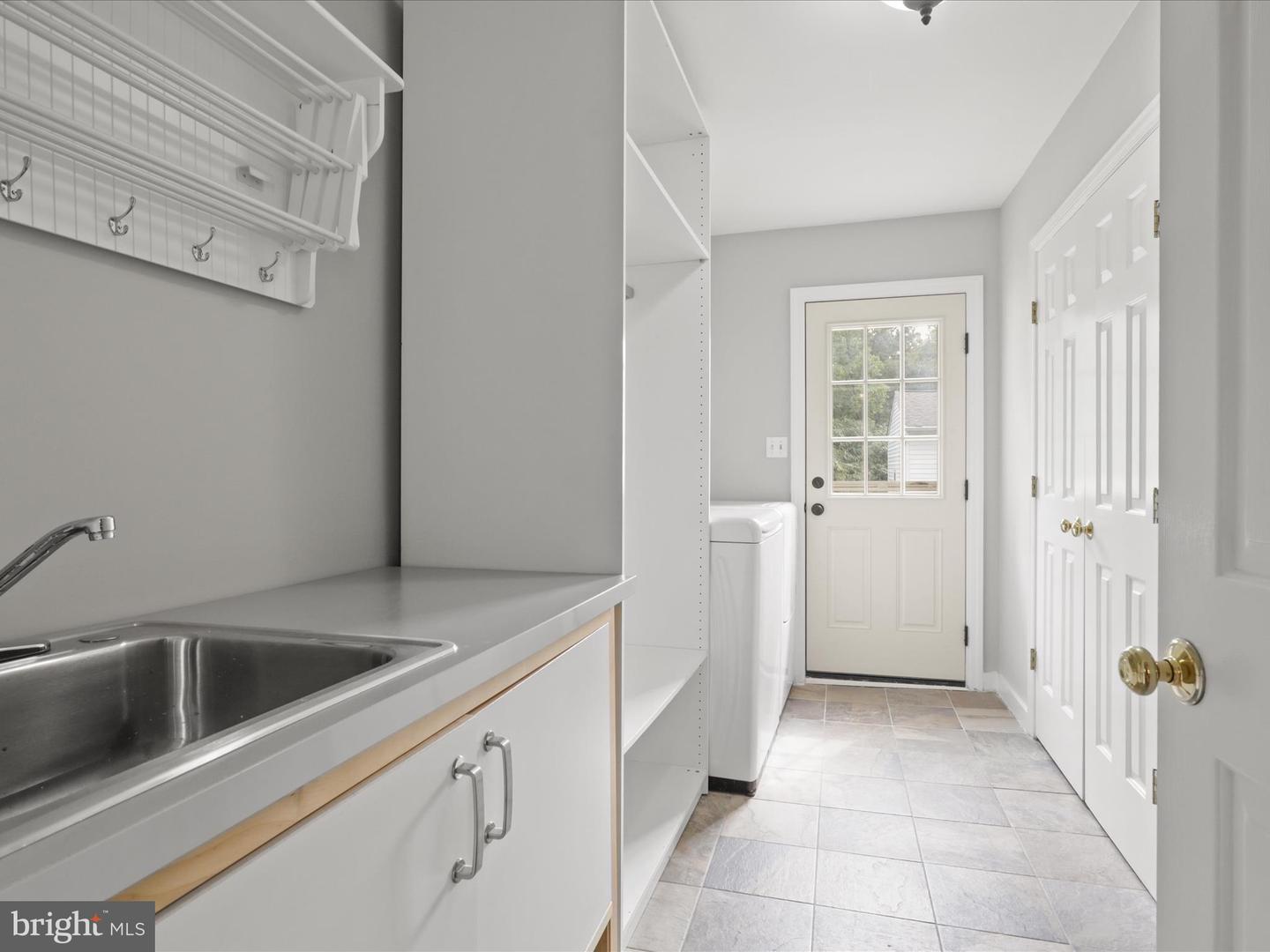7533 HOLLINDALE, ALEXANDRIA, Virginia 22306, 4 Bedrooms Bedrooms, 7 Rooms Rooms,2 BathroomsBathrooms,Residential,For sale,7533 HOLLINDALE,VAFX2265580 MLS # VAFX2265580