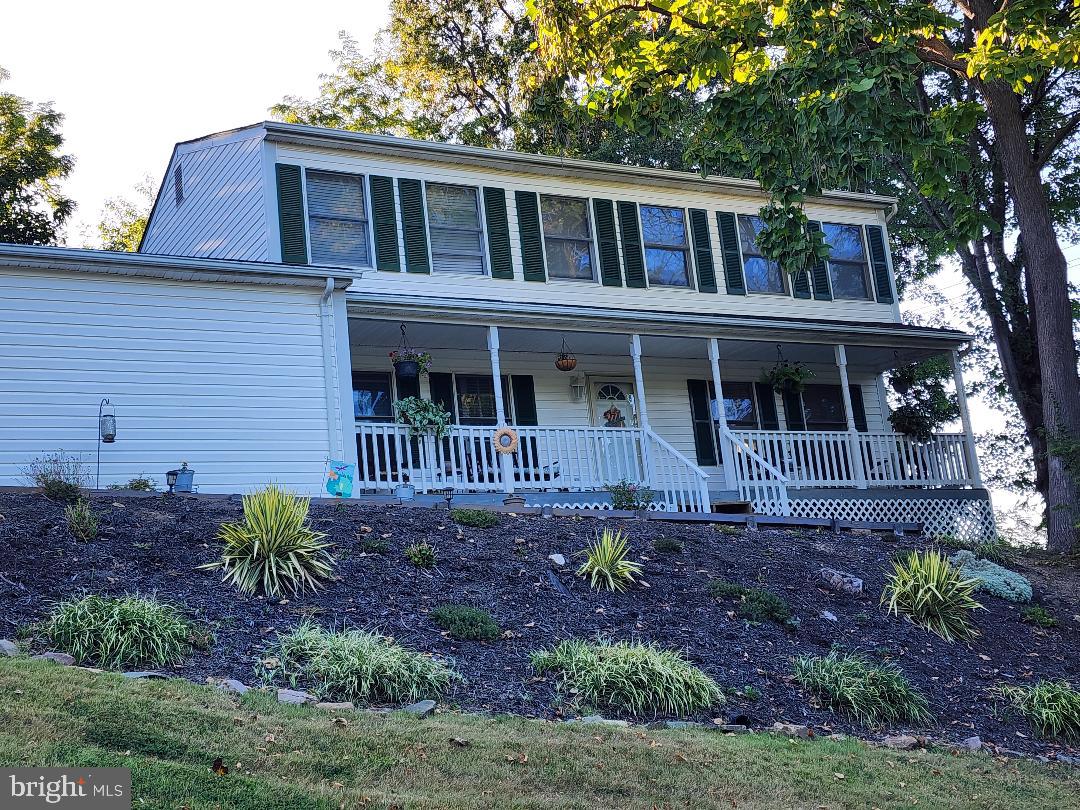 1603 W COMMONWEALTH DR, FRONT ROYAL, Virginia 22630, 3 Bedrooms Bedrooms, ,2 BathroomsBathrooms,Residential,For sale,1603 W COMMONWEALTH DR,VAWR2012228 MLS # VAWR2012228