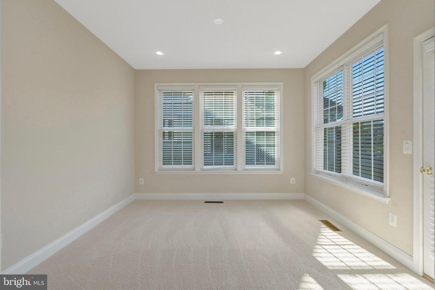 6900 TRED AVON PL, GAINESVILLE, Virginia 20155, 3 Bedrooms Bedrooms, ,4 BathroomsBathrooms,Residential,For sale,6900 TRED AVON PL,VAPW2103588 MLS # VAPW2103588