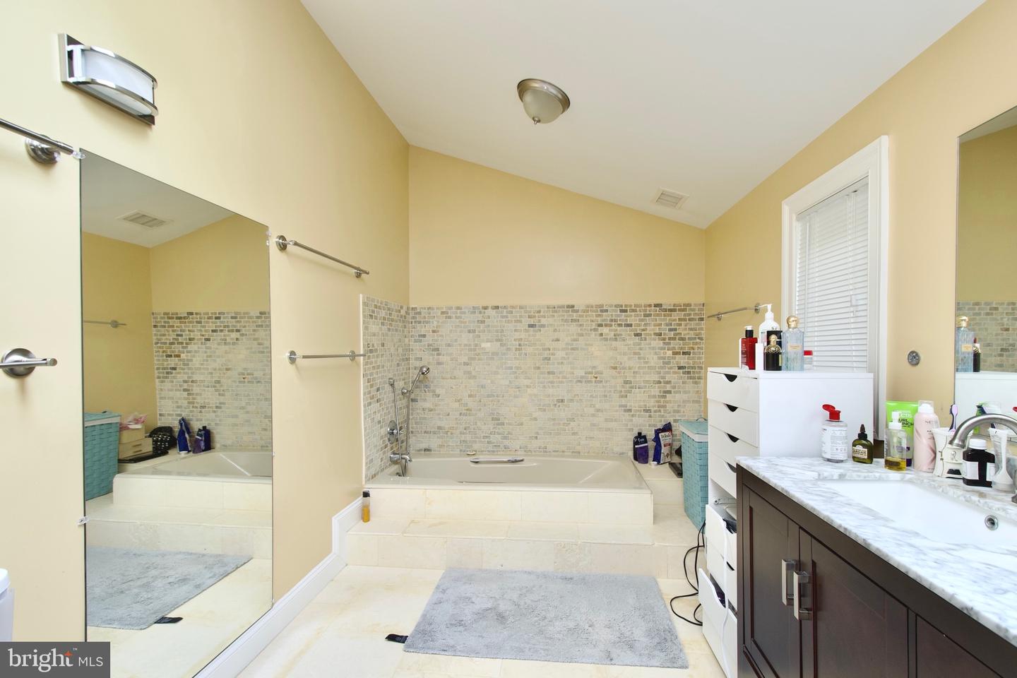 8312 UPPER SPRING LN, ANNANDALE, Virginia 22003, 6 Bedrooms Bedrooms, ,4 BathroomsBathrooms,Residential,For sale,8312 UPPER SPRING LN,VAFX2265762 MLS # VAFX2265762 8312 UPPER SPRING LN, ANNANDALE, Virginia 22003, 6 Bedrooms Bedrooms, ,4 BathroomsBathrooms,Residential,For sale,8312 UPPER SPRING LN,VAFX2265762 MLS # VAFX2265762