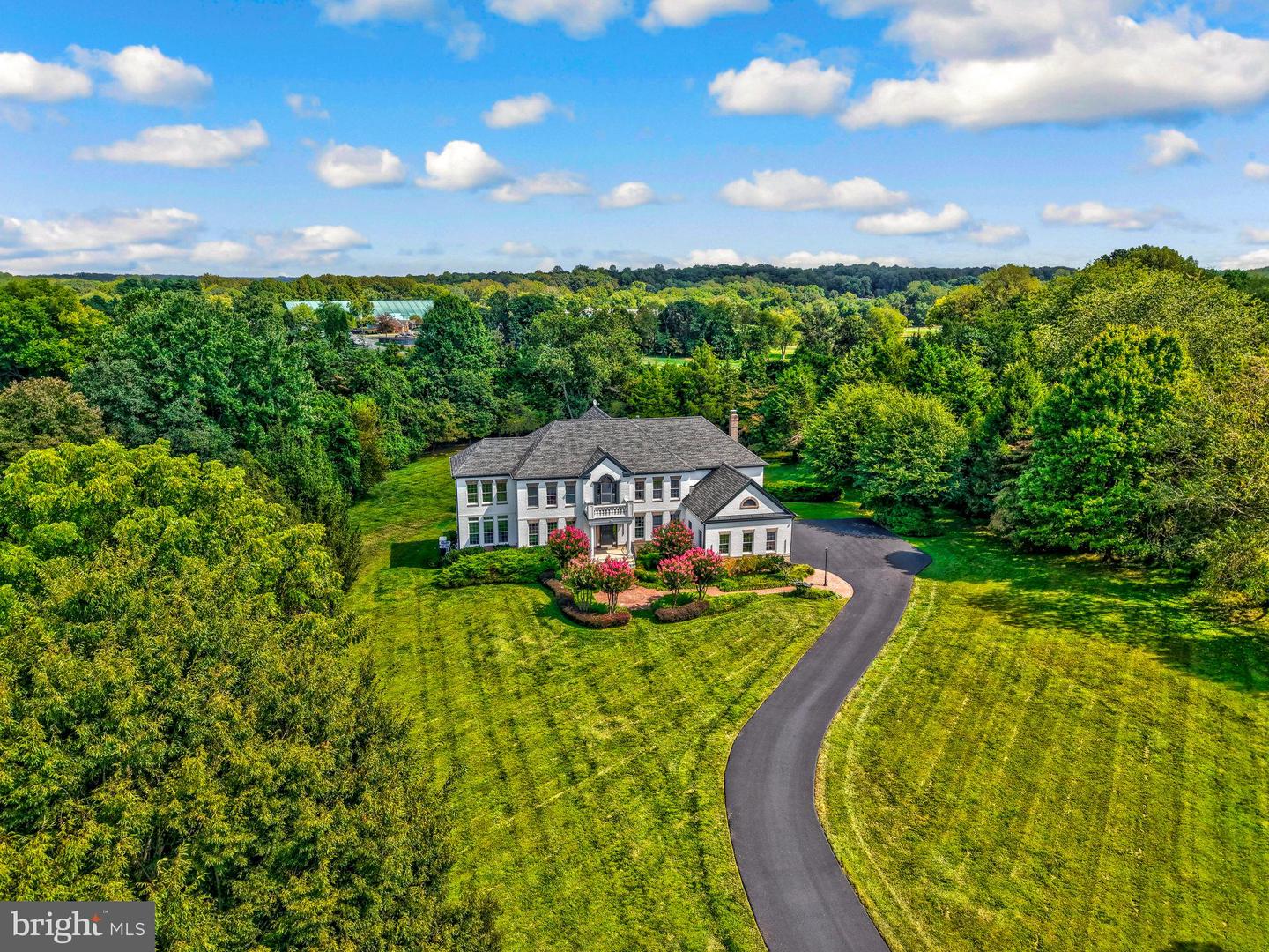 401 WALKER RD, GREAT FALLS, Virginia 22066, 4 Bedrooms Bedrooms, ,4 BathroomsBathrooms,Residential,For sale,401 WALKER RD,VAFX2265772 MLS # VAFX2265772