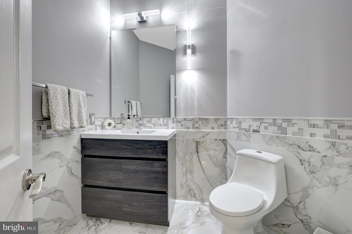 401 WALKER RD, GREAT FALLS, Virginia 22066, 4 Bedrooms Bedrooms, ,4 BathroomsBathrooms,Residential,For sale,401 WALKER RD,VAFX2265772 MLS # VAFX2265772