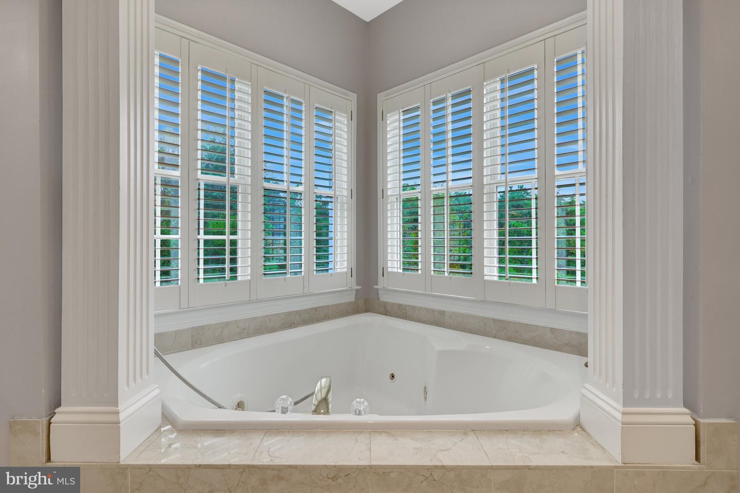 401 WALKER RD, GREAT FALLS, Virginia 22066, 4 Bedrooms Bedrooms, ,4 BathroomsBathrooms,Residential,For sale,401 WALKER RD,VAFX2265772 MLS # VAFX2265772