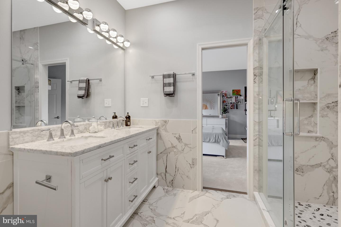 401 WALKER RD, GREAT FALLS, Virginia 22066, 4 Bedrooms Bedrooms, ,4 BathroomsBathrooms,Residential,For sale,401 WALKER RD,VAFX2265772 MLS # VAFX2265772