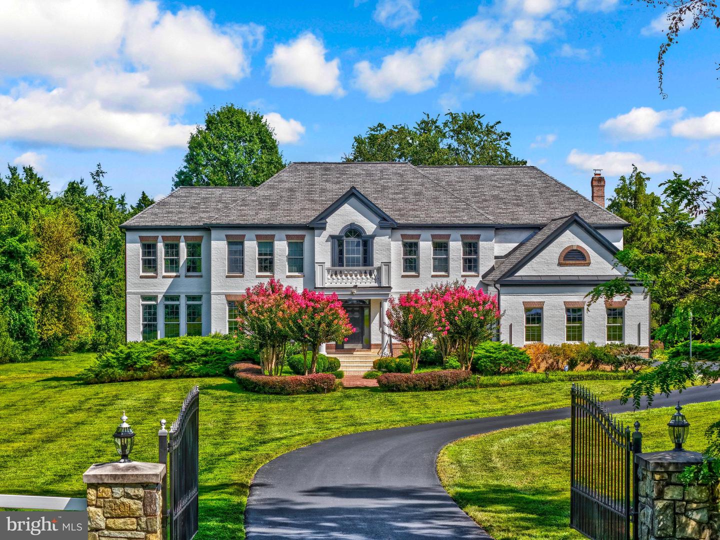 401 WALKER RD, GREAT FALLS, Virginia 22066, 4 Bedrooms Bedrooms, ,4 BathroomsBathrooms,Residential,For sale,401 WALKER RD,VAFX2265772 MLS # VAFX2265772