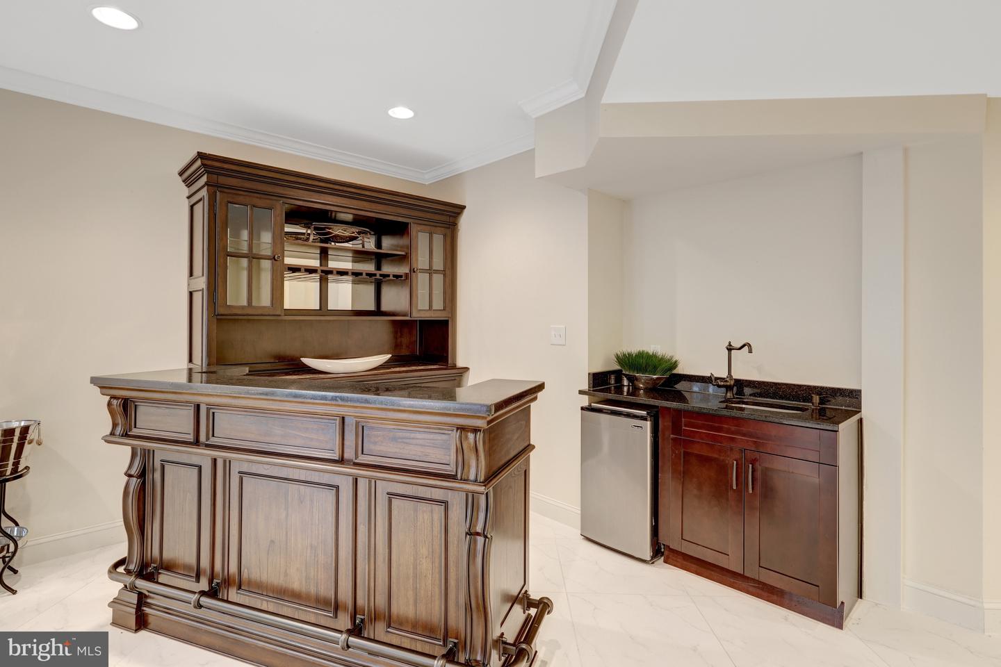 401 WALKER RD, GREAT FALLS, Virginia 22066, 4 Bedrooms Bedrooms, ,4 BathroomsBathrooms,Residential,For sale,401 WALKER RD,VAFX2265772 MLS # VAFX2265772