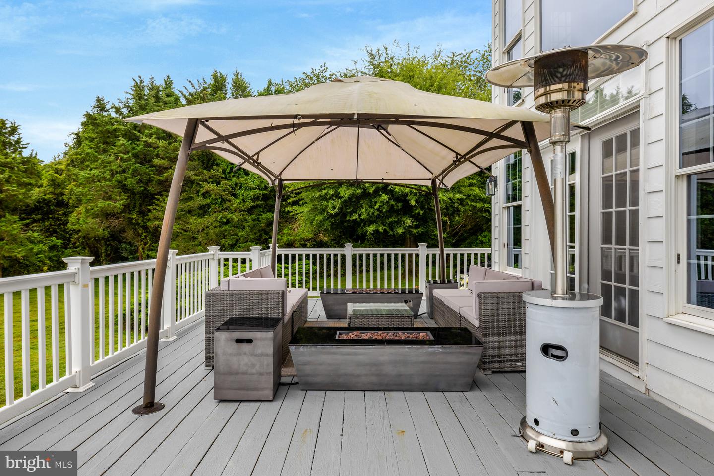 401 WALKER RD, GREAT FALLS, Virginia 22066, 4 Bedrooms Bedrooms, ,4 BathroomsBathrooms,Residential,For sale,401 WALKER RD,VAFX2265772 MLS # VAFX2265772