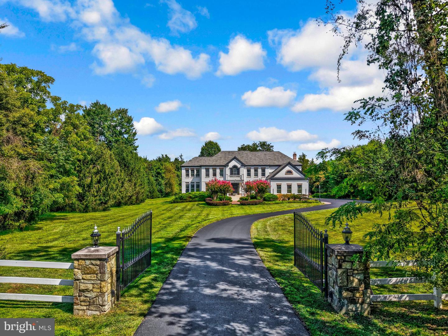 401 WALKER RD, GREAT FALLS, Virginia 22066, 4 Bedrooms Bedrooms, ,4 BathroomsBathrooms,Residential,For sale,401 WALKER RD,VAFX2265772 MLS # VAFX2265772