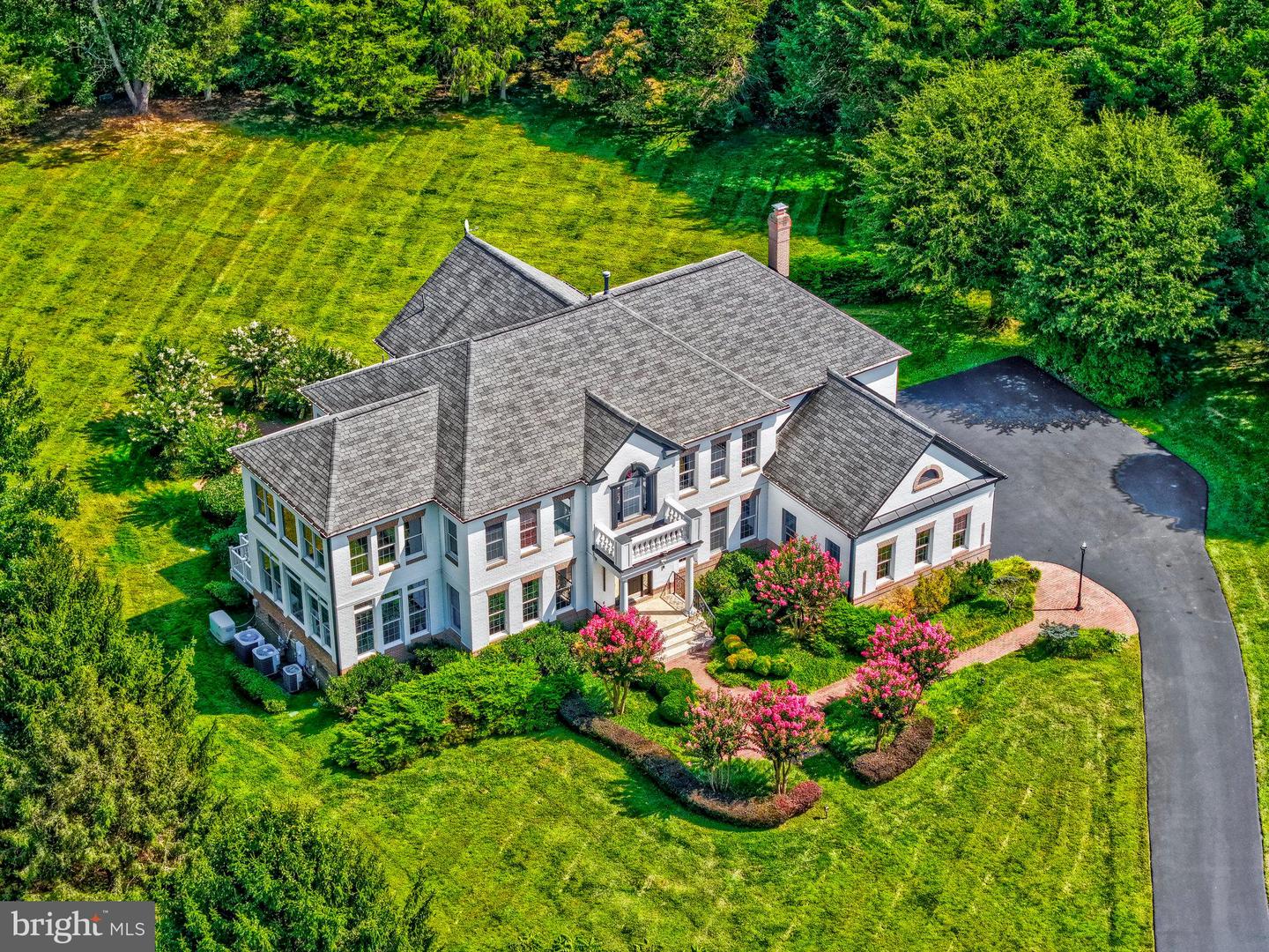 401 WALKER RD, GREAT FALLS, Virginia 22066, 4 Bedrooms Bedrooms, ,4 BathroomsBathrooms,Residential,For sale,401 WALKER RD,VAFX2265772 MLS # VAFX2265772