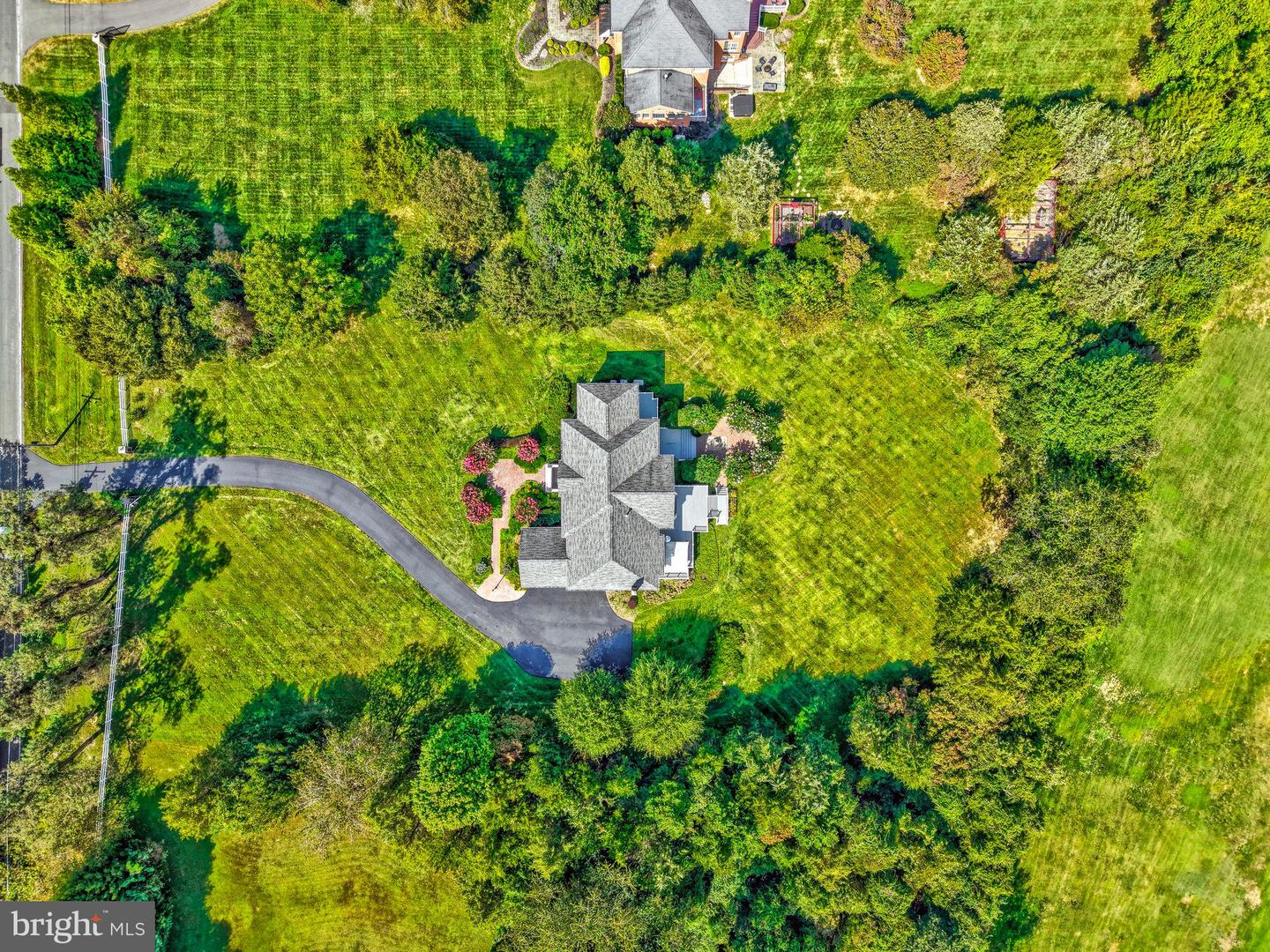 401 WALKER RD, GREAT FALLS, Virginia 22066, 4 Bedrooms Bedrooms, ,4 BathroomsBathrooms,Residential,For sale,401 WALKER RD,VAFX2265772 MLS # VAFX2265772