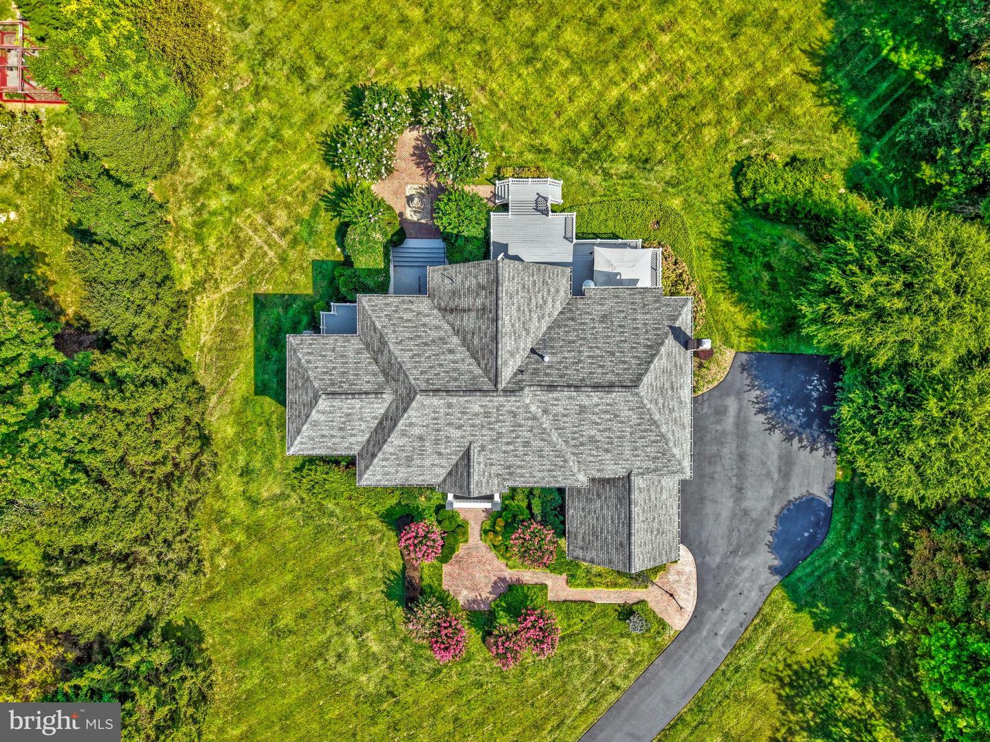401 WALKER RD, GREAT FALLS, Virginia 22066, 4 Bedrooms Bedrooms, ,4 BathroomsBathrooms,Residential,For sale,401 WALKER RD,VAFX2265772 MLS # VAFX2265772