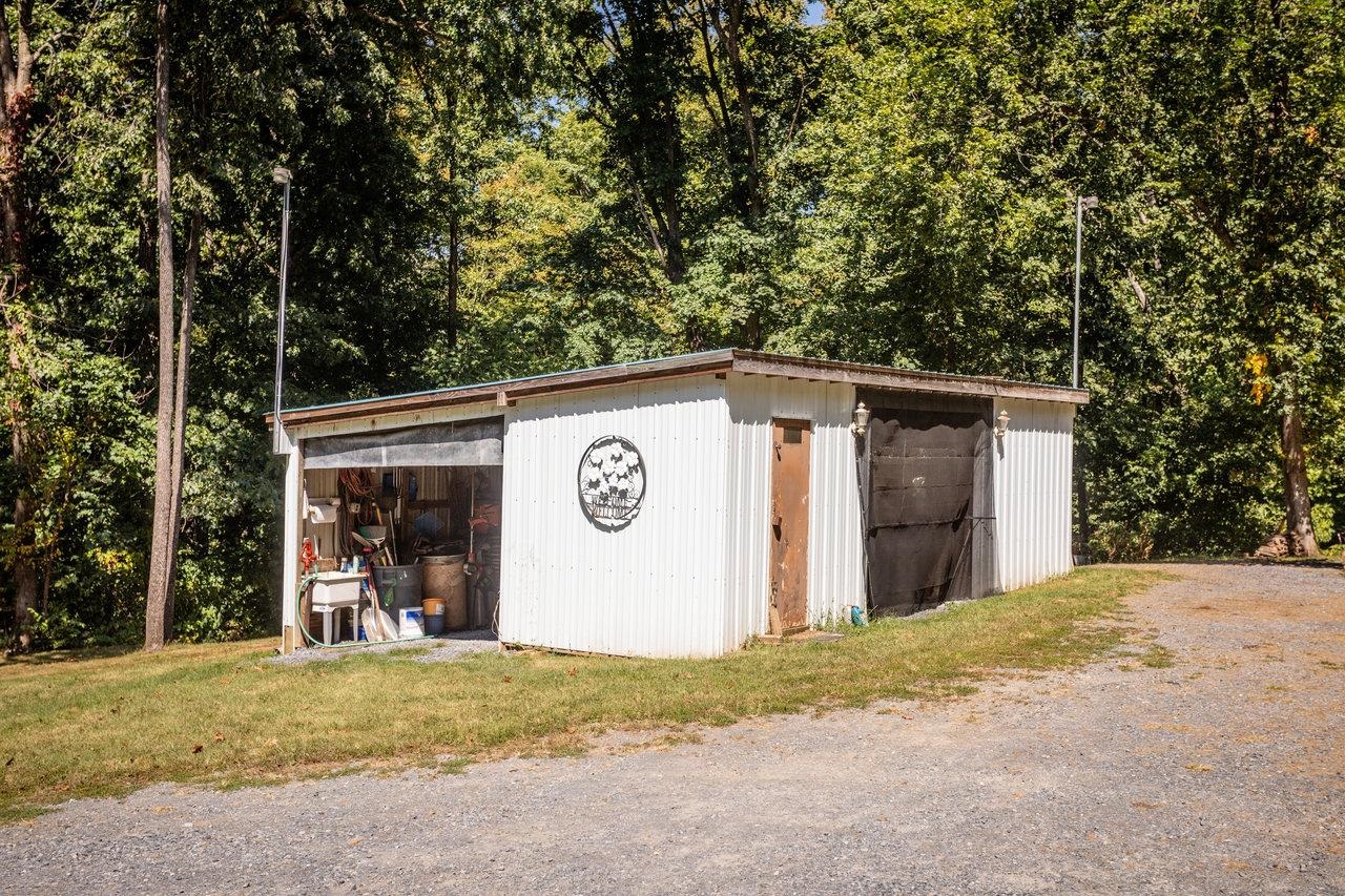 279 HELMS RD, STANLEY, Virginia 22851, 5 Bedrooms Bedrooms, ,2 BathroomsBathrooms,Residential,279 HELMS RD,669040 MLS # 669040 279 HELMS RD, STANLEY, Virginia 22851, 5 Bedrooms Bedrooms, ,2 BathroomsBathrooms,Residential,279 HELMS RD,669040 MLS # 669040