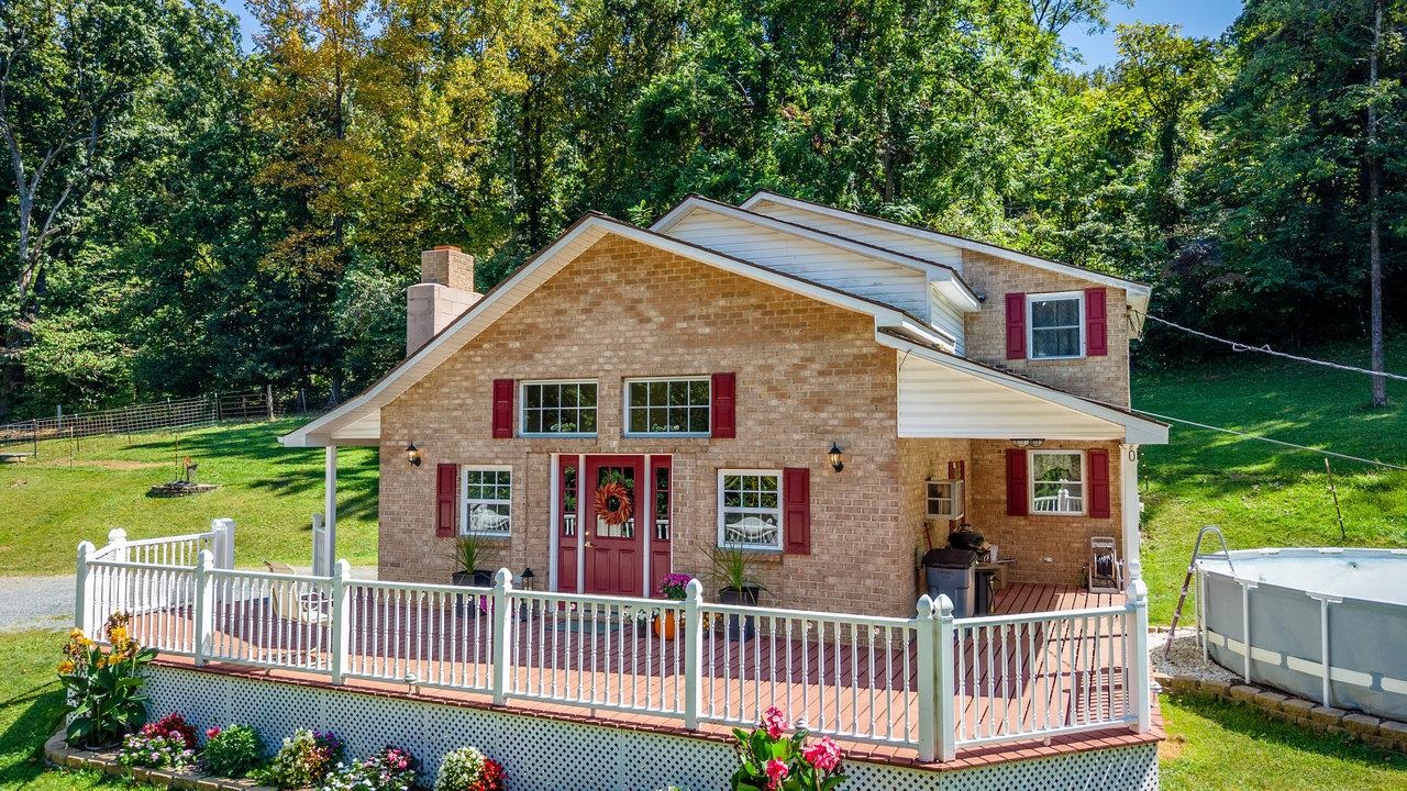 279 HELMS RD, STANLEY, Virginia 22851, 5 Bedrooms Bedrooms, ,2 BathroomsBathrooms,Residential,279 HELMS RD,669040 MLS # 669040 279 HELMS RD, STANLEY, Virginia 22851, 5 Bedrooms Bedrooms, ,2 BathroomsBathrooms,Residential,279 HELMS RD,669040 MLS # 669040