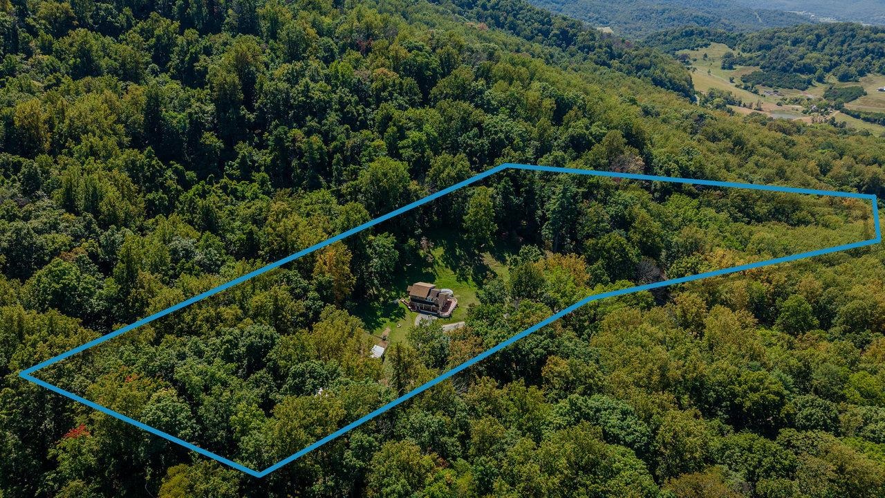 279 HELMS RD, STANLEY, Virginia 22851, 5 Bedrooms Bedrooms, ,2 BathroomsBathrooms,Residential,279 HELMS RD,669040 MLS # 669040 279 HELMS RD, STANLEY, Virginia 22851, 5 Bedrooms Bedrooms, ,2 BathroomsBathrooms,Residential,279 HELMS RD,669040 MLS # 669040