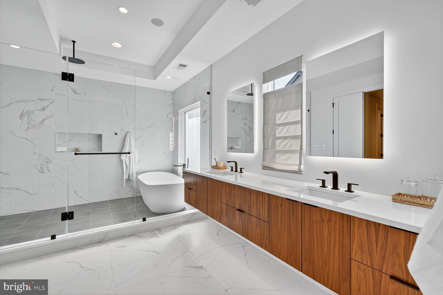 6832 MELROSE DR, MCLEAN, Virginia 22101, 5 Bedrooms Bedrooms, ,5 BathroomsBathrooms,Residential,For sale,6832 MELROSE DR,VAFX2265946 MLS # VAFX2265946