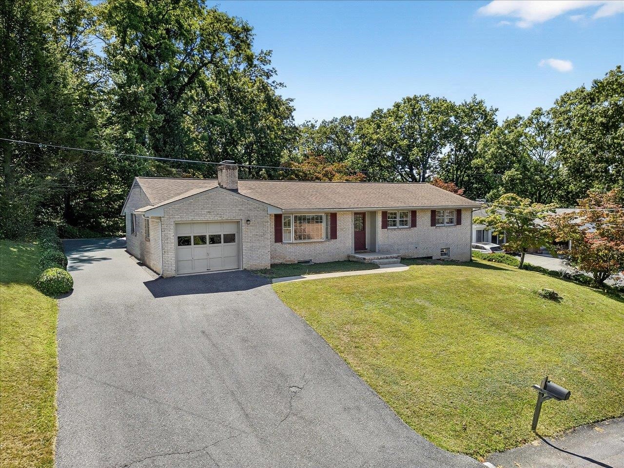 418 CARDINAL ST, STAUNTON, Virginia 24401, 3 Bedrooms Bedrooms, ,2 BathroomsBathrooms,Residential,418 CARDINAL ST,669041 MLS # 669041