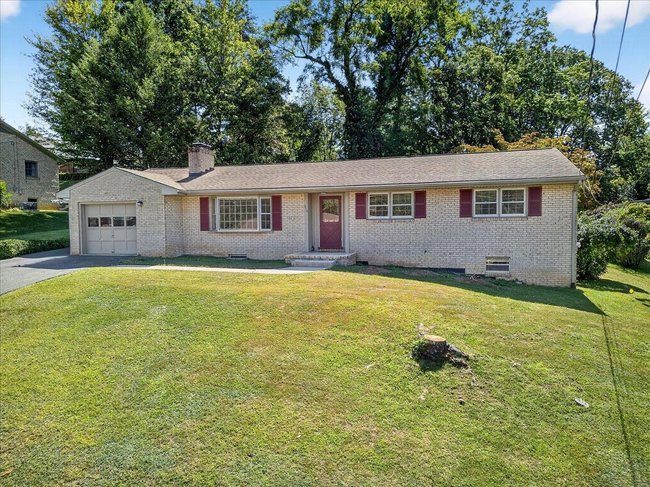418 CARDINAL ST, STAUNTON, Virginia 24401, 3 Bedrooms Bedrooms, ,2 BathroomsBathrooms,Residential,418 CARDINAL ST,669041 MLS # 669041