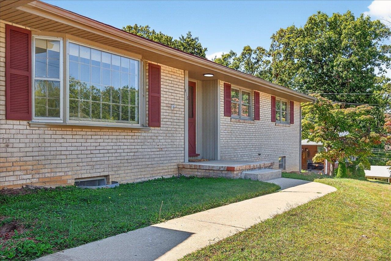 418 CARDINAL ST, STAUNTON, Virginia 24401, 3 Bedrooms Bedrooms, ,2 BathroomsBathrooms,Residential,418 CARDINAL ST,669041 MLS # 669041