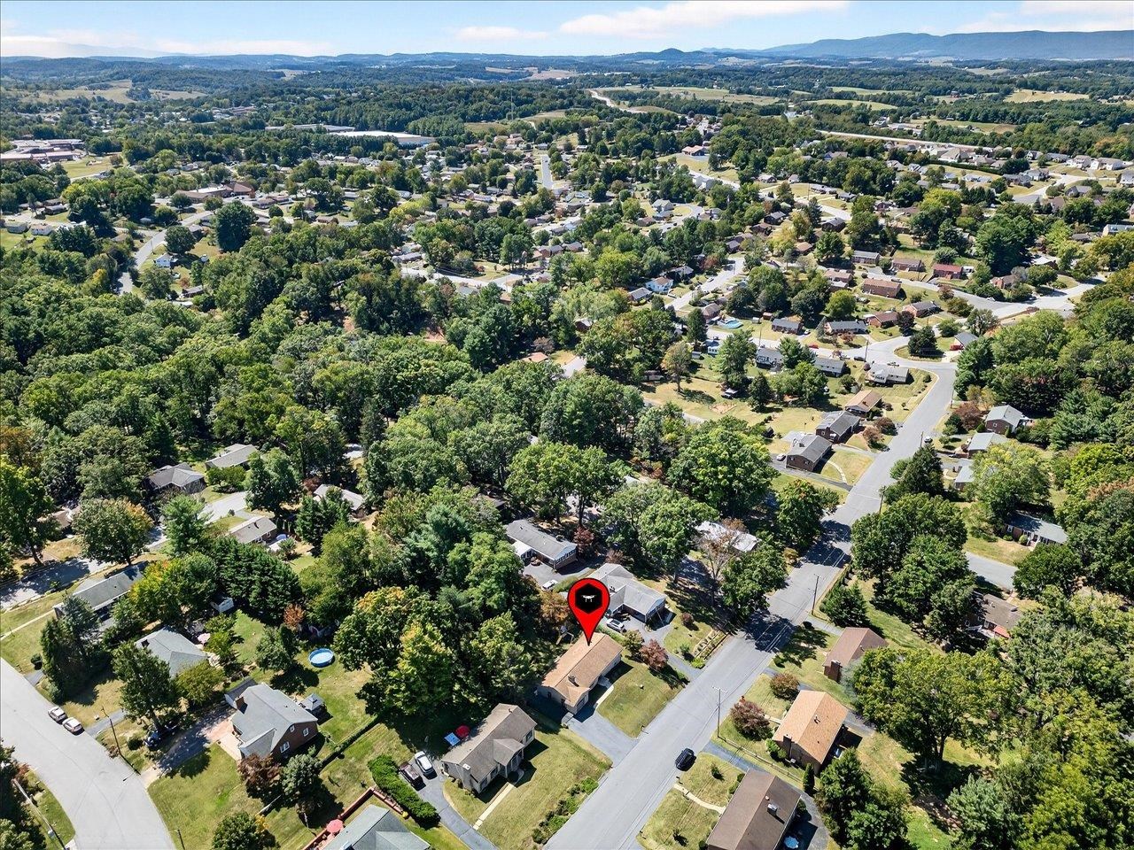 418 CARDINAL ST, STAUNTON, Virginia 24401, 3 Bedrooms Bedrooms, ,2 BathroomsBathrooms,Residential,418 CARDINAL ST,669041 MLS # 669041