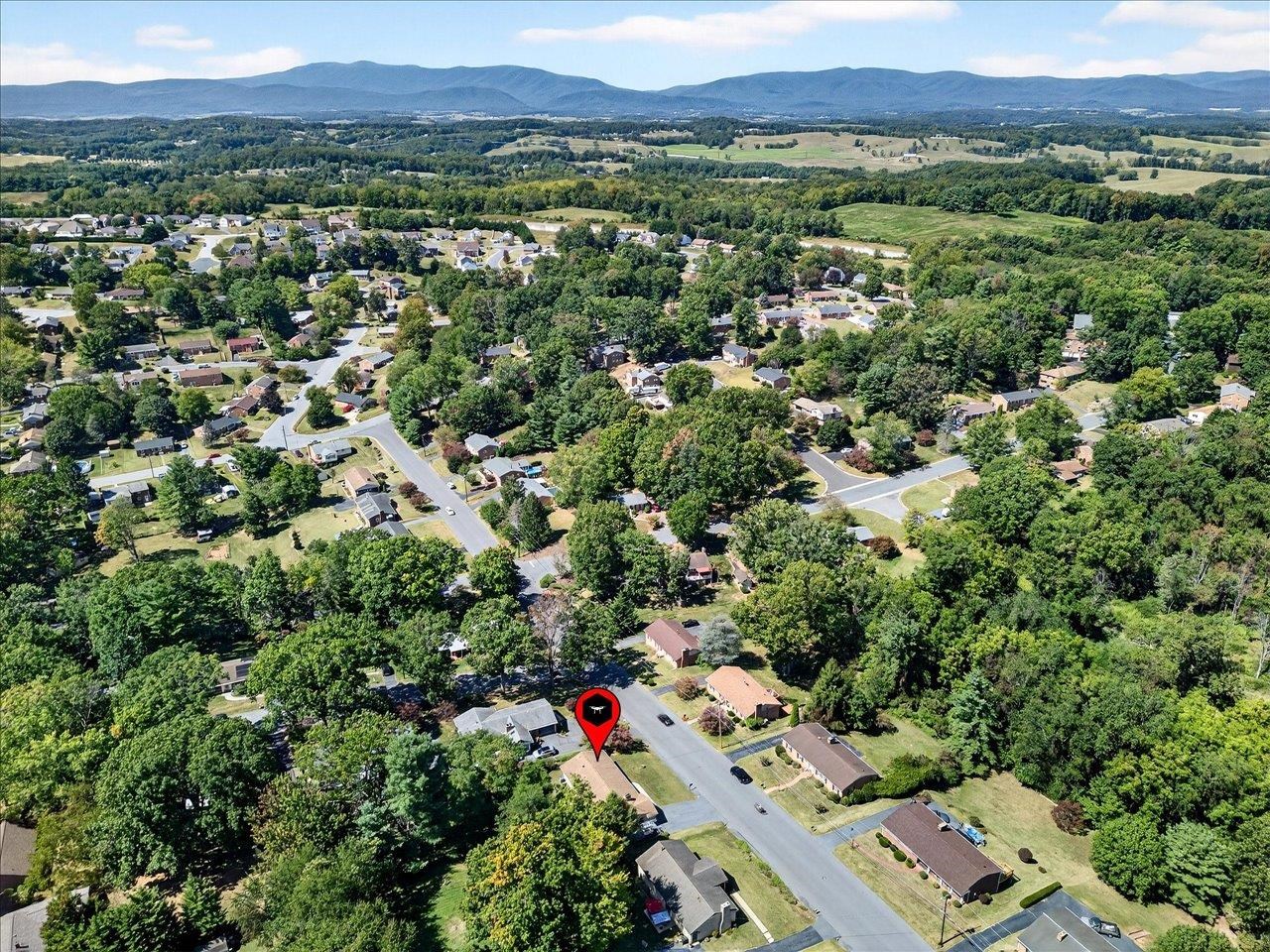 418 CARDINAL ST, STAUNTON, Virginia 24401, 3 Bedrooms Bedrooms, ,2 BathroomsBathrooms,Residential,418 CARDINAL ST,669041 MLS # 669041