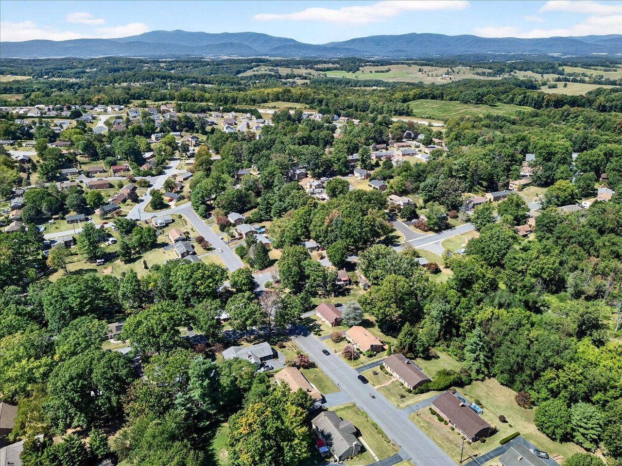418 CARDINAL ST, STAUNTON, Virginia 24401, 3 Bedrooms Bedrooms, ,2 BathroomsBathrooms,Residential,418 CARDINAL ST,669041 MLS # 669041