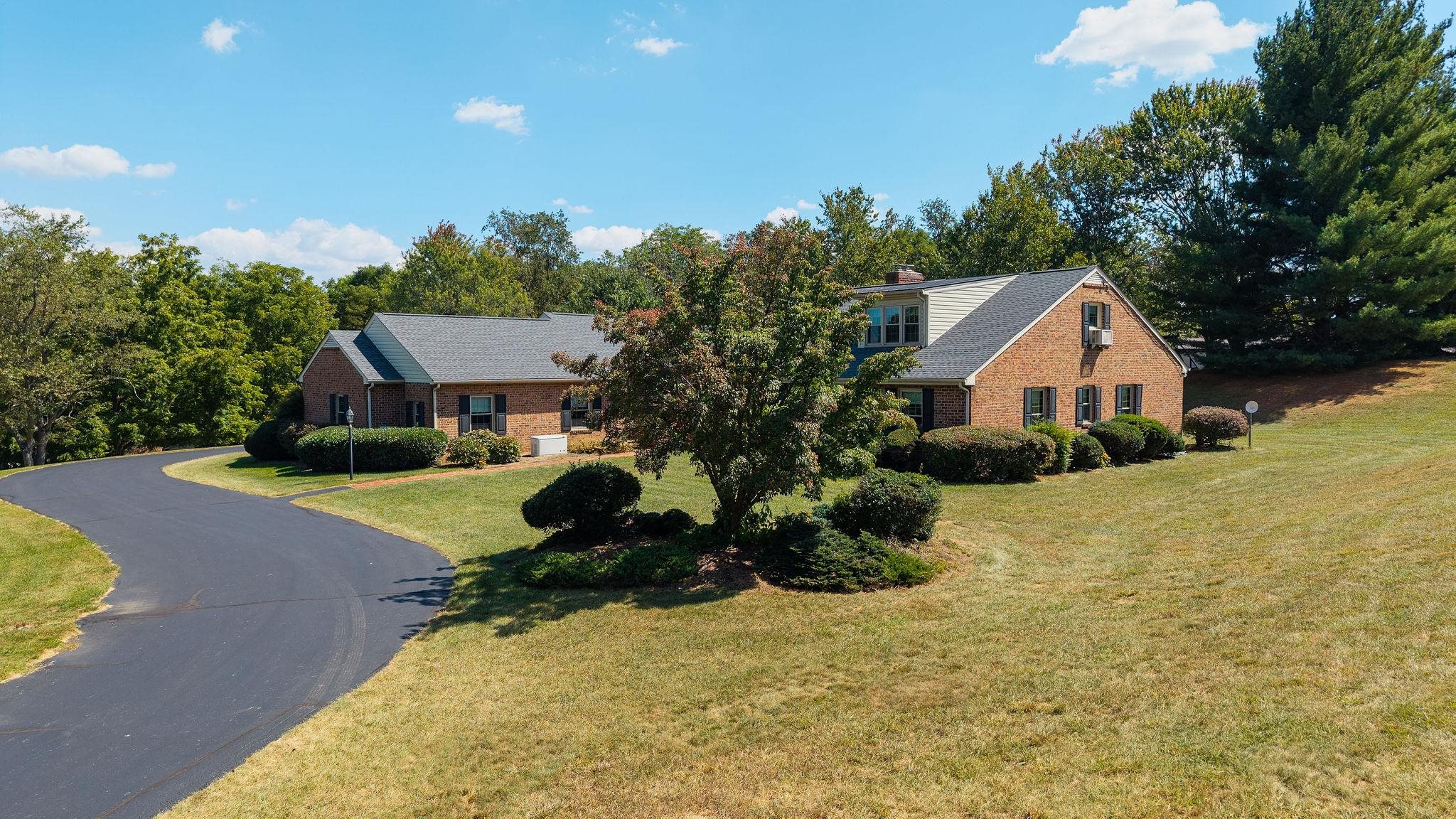 1924 PARKERSBURG TPKE, SWOOPE, Virginia 24479, 3 Bedrooms Bedrooms, ,2 BathroomsBathrooms,Residential,1924 PARKERSBURG TPKE,669042 MLS # 669042