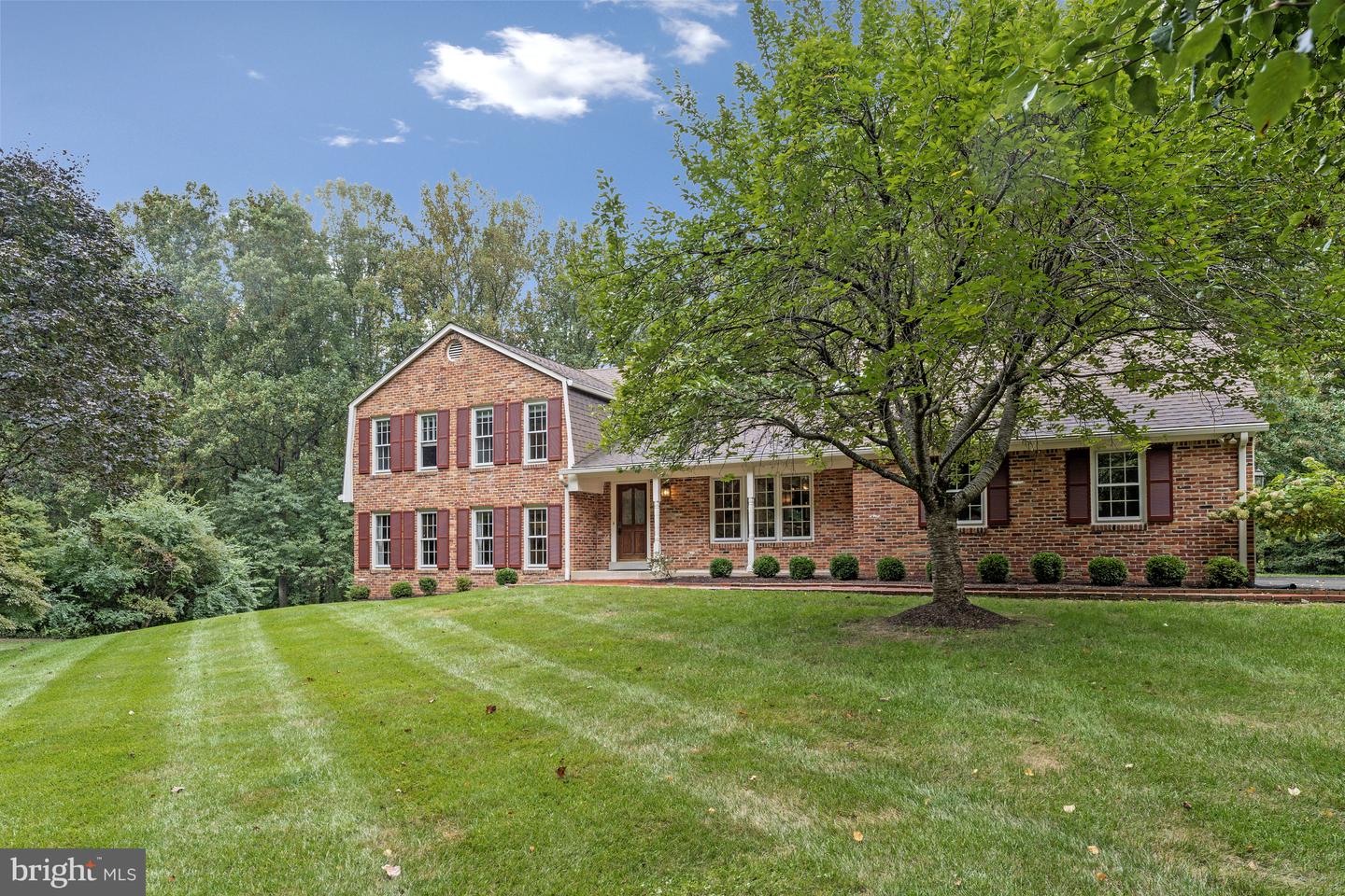 5308 HEXAGON PL, FAIRFAX, Virginia 22030, 5 Bedrooms Bedrooms, ,3 BathroomsBathrooms,Residential,For sale,5308 HEXAGON PL,VAFX2266052 MLS # VAFX2266052