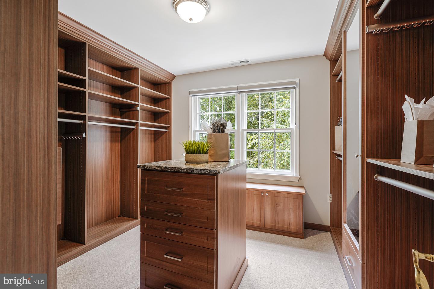 5308 HEXAGON PL, FAIRFAX, Virginia 22030, 5 Bedrooms Bedrooms, ,3 BathroomsBathrooms,Residential,For sale,5308 HEXAGON PL,VAFX2266052 MLS # VAFX2266052