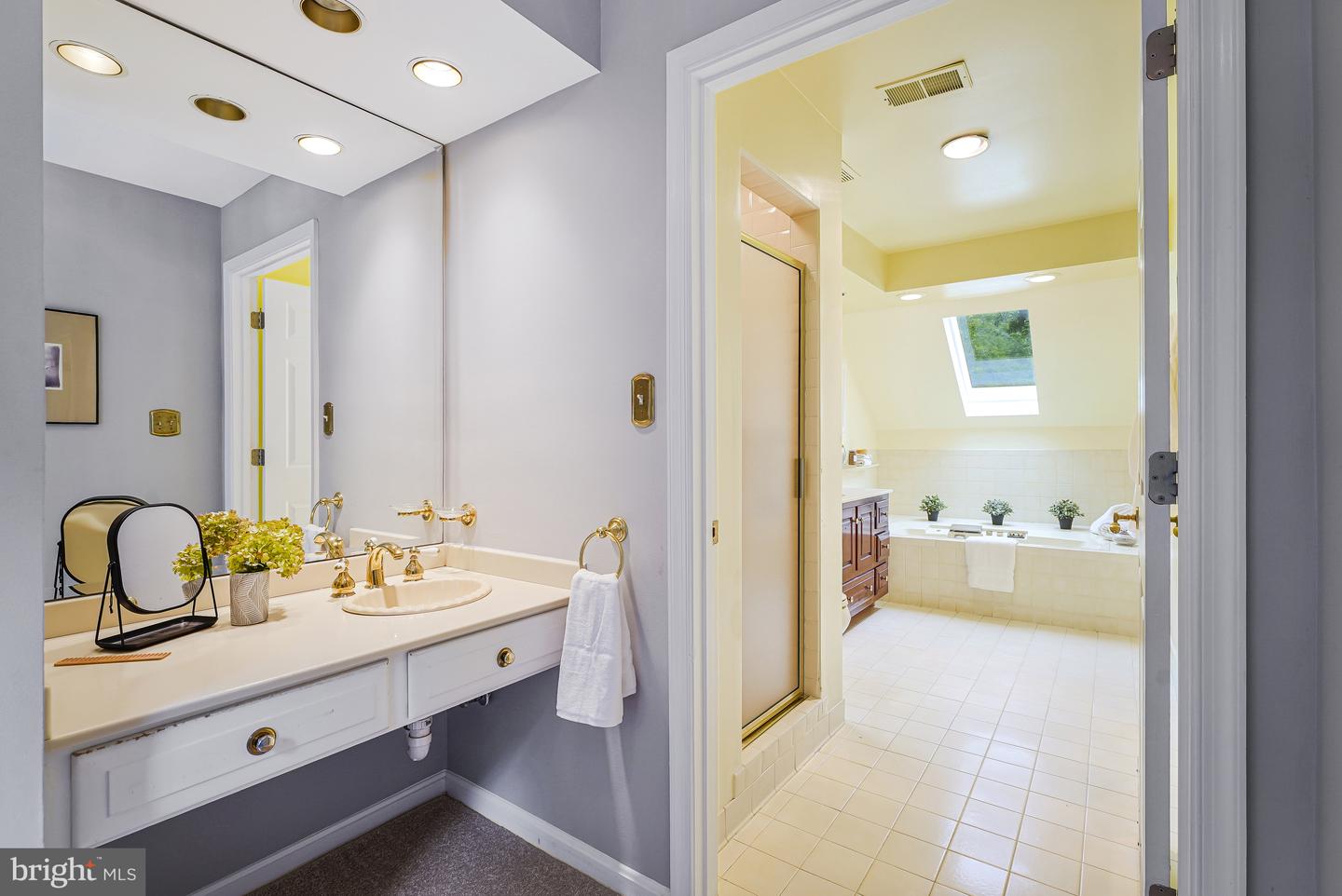 5308 HEXAGON PL, FAIRFAX, Virginia 22030, 5 Bedrooms Bedrooms, ,3 BathroomsBathrooms,Residential,For sale,5308 HEXAGON PL,VAFX2266052 MLS # VAFX2266052