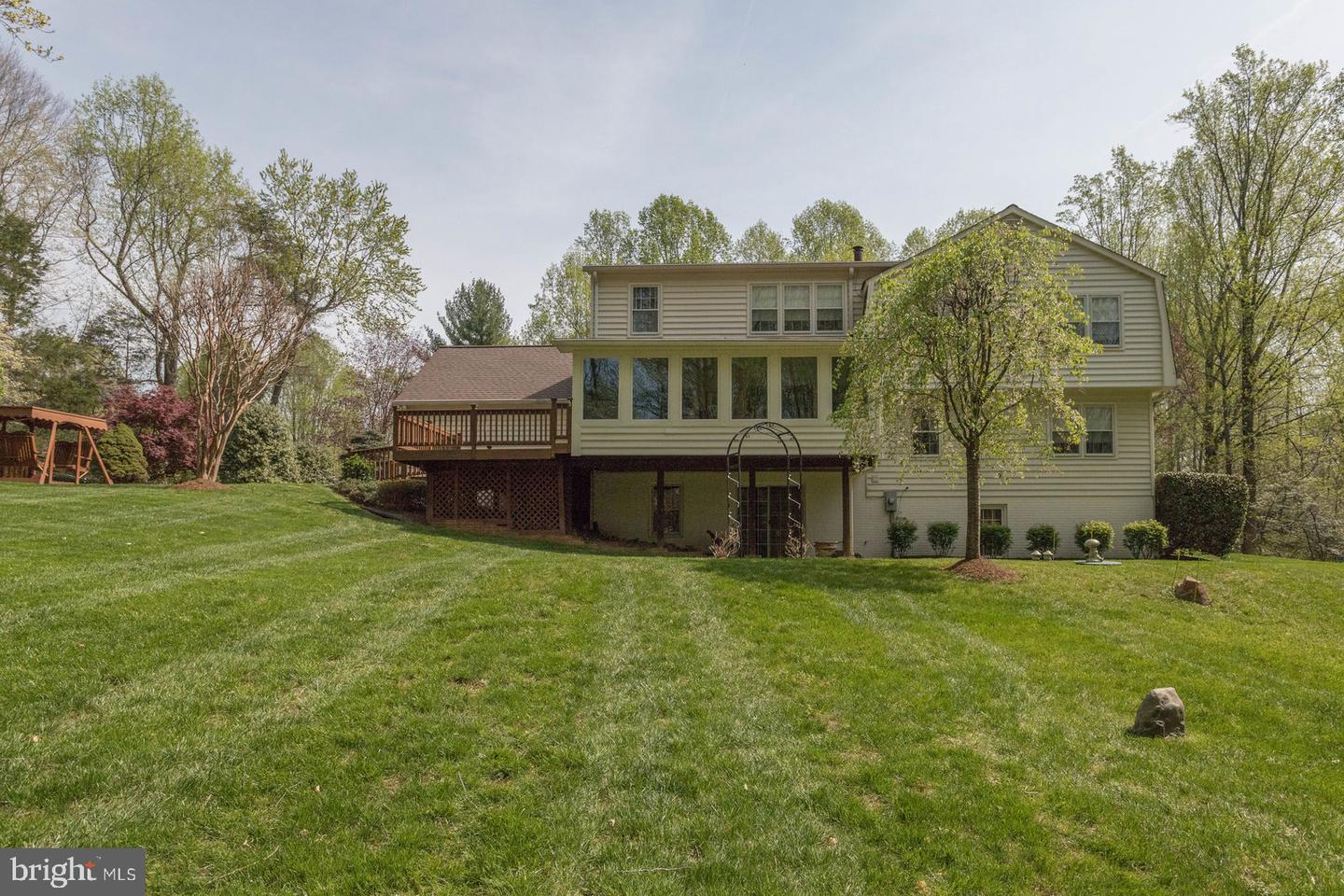 5308 HEXAGON PL, FAIRFAX, Virginia 22030, 5 Bedrooms Bedrooms, ,3 BathroomsBathrooms,Residential,For sale,5308 HEXAGON PL,VAFX2266052 MLS # VAFX2266052