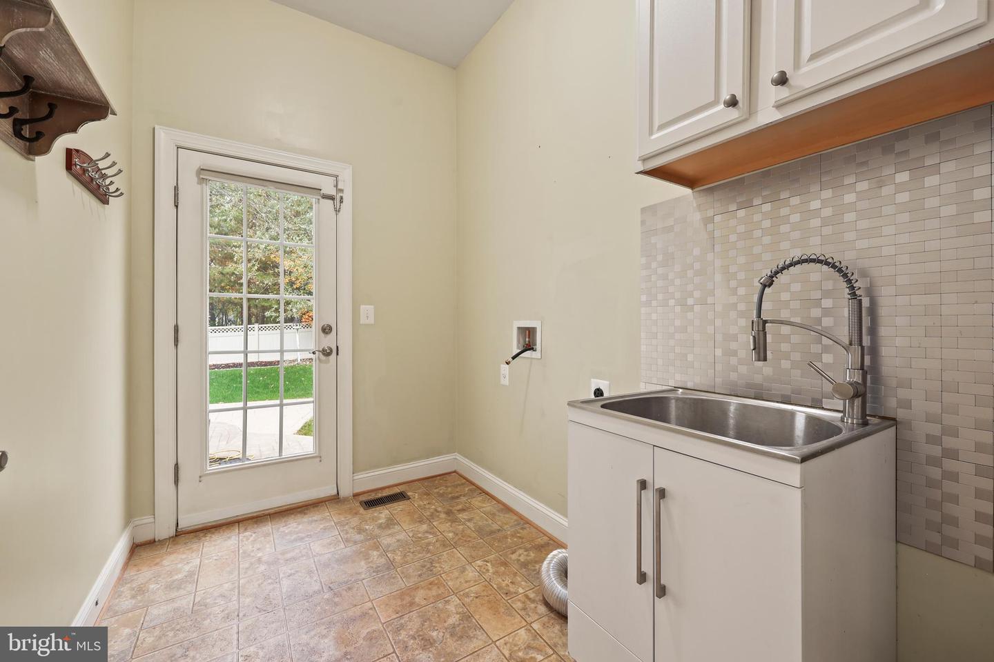 1019 E KENSINGTON CIR, FREDERICKSBURG, Virginia 22401, 5 Bedrooms Bedrooms, ,4 BathroomsBathrooms,Residential,For sale,1019 E KENSINGTON CIR,VAFB2008946 MLS # VAFB2008946