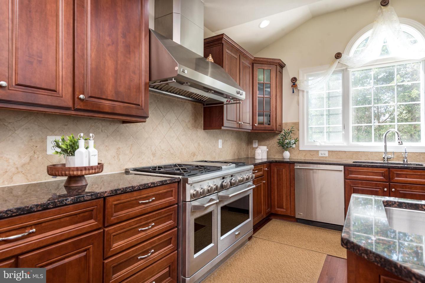 5331 CHAFFINS FARM CT, HAYMARKET, Virginia 20169, 6 Bedrooms Bedrooms, ,6 BathroomsBathrooms,Residential,For sale,5331 CHAFFINS FARM CT,VAPW2103830 MLS # VAPW2103830