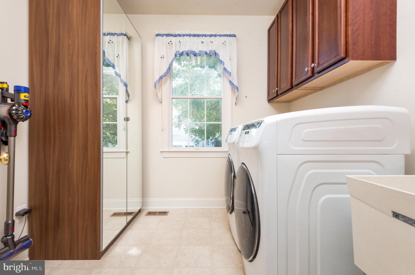 5331 CHAFFINS FARM CT, HAYMARKET, Virginia 20169, 6 Bedrooms Bedrooms, ,6 BathroomsBathrooms,Residential,For sale,5331 CHAFFINS FARM CT,VAPW2103830 MLS # VAPW2103830