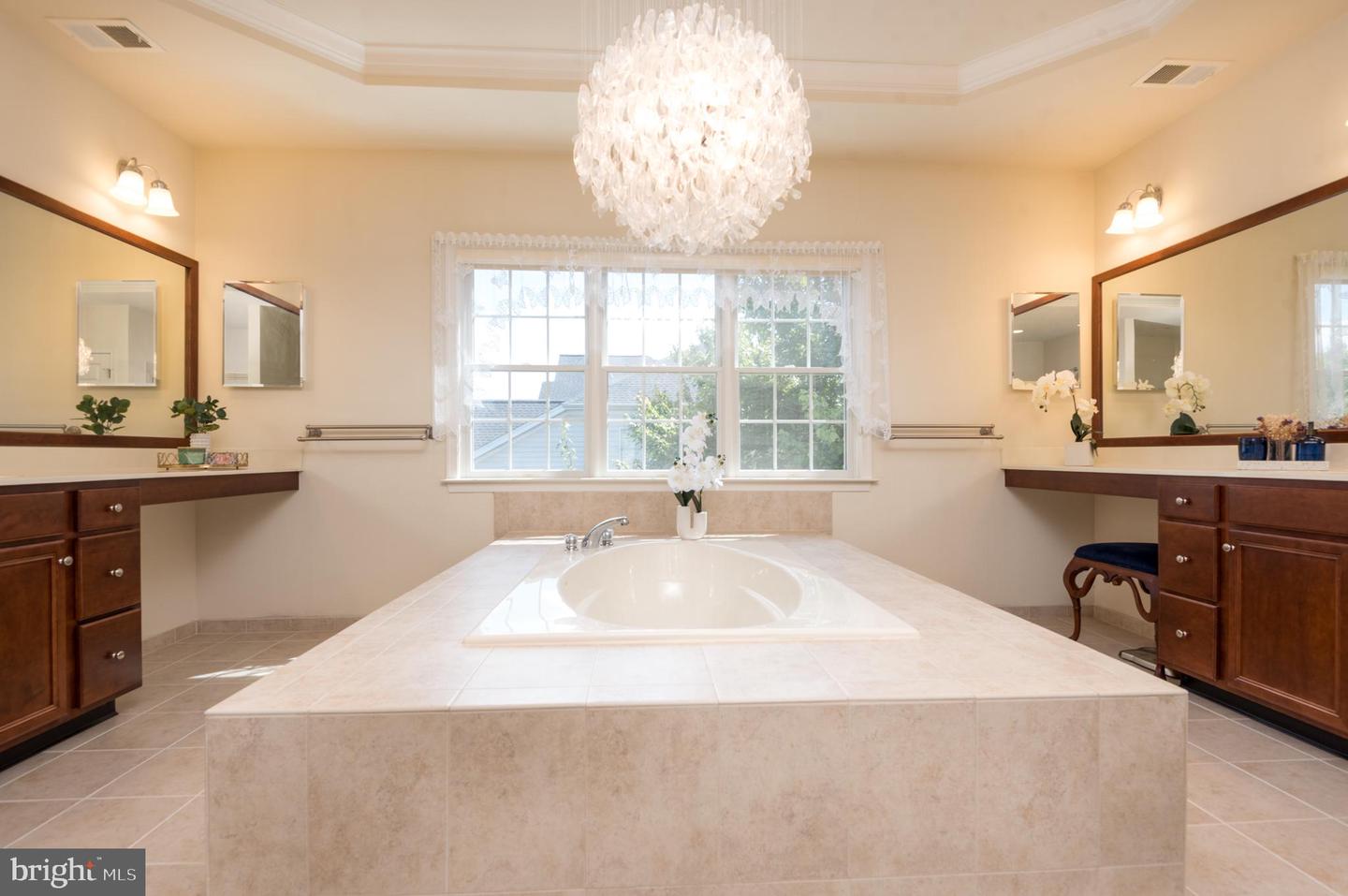 5331 CHAFFINS FARM CT, HAYMARKET, Virginia 20169, 6 Bedrooms Bedrooms, ,6 BathroomsBathrooms,Residential,For sale,5331 CHAFFINS FARM CT,VAPW2103830 MLS # VAPW2103830